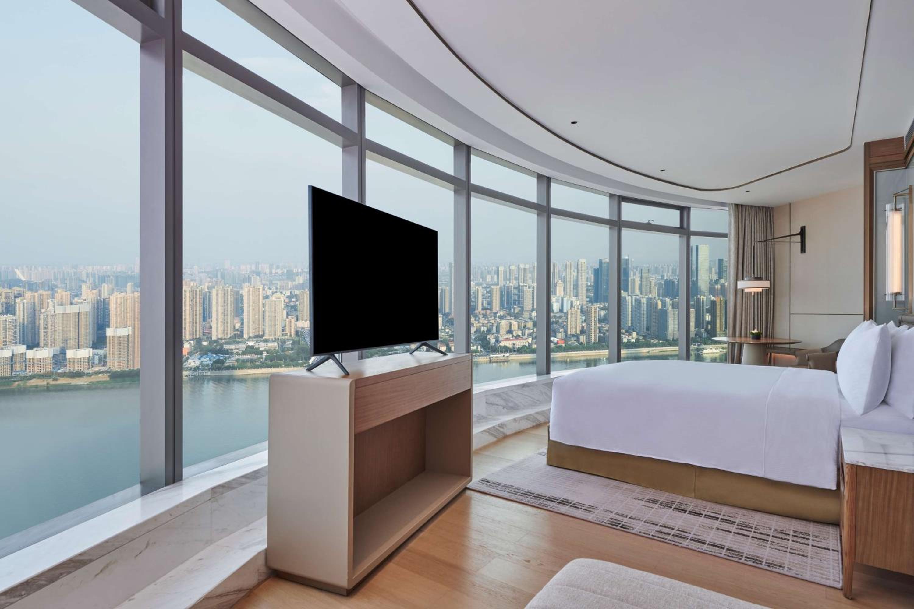 Premium King Room with River View - Photo 3