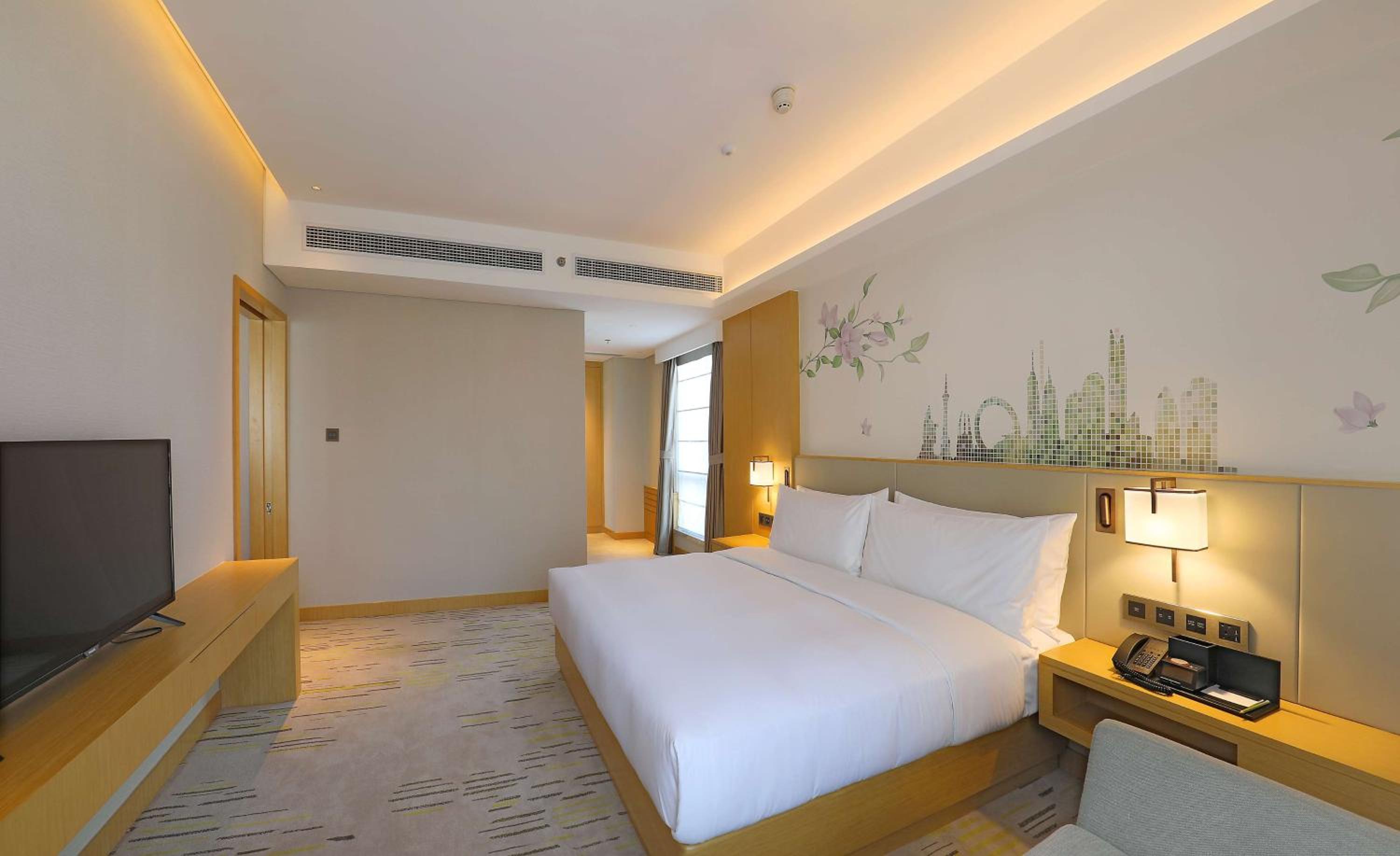 One-Bedroom King Suite - Photo 2