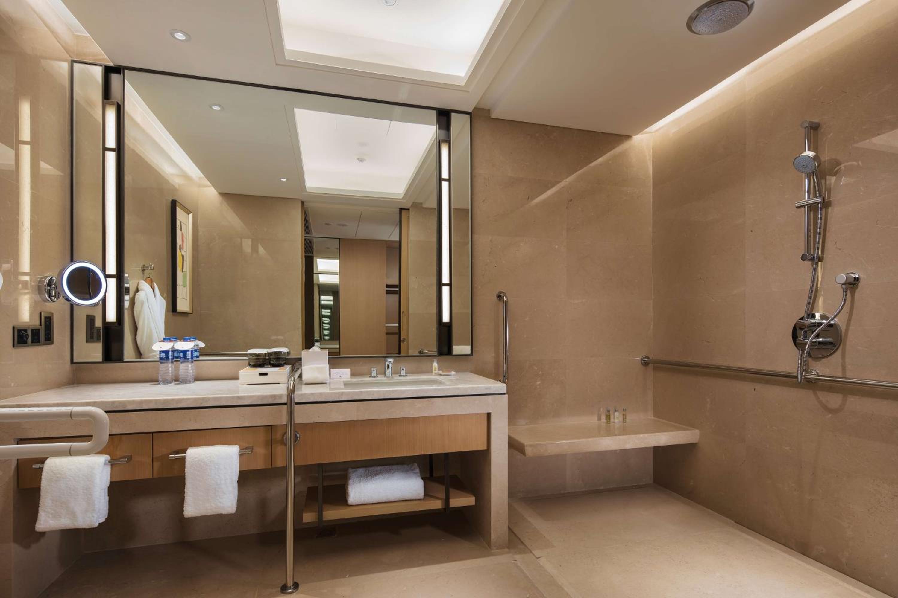 One-Bedroom Apartment with King Bed