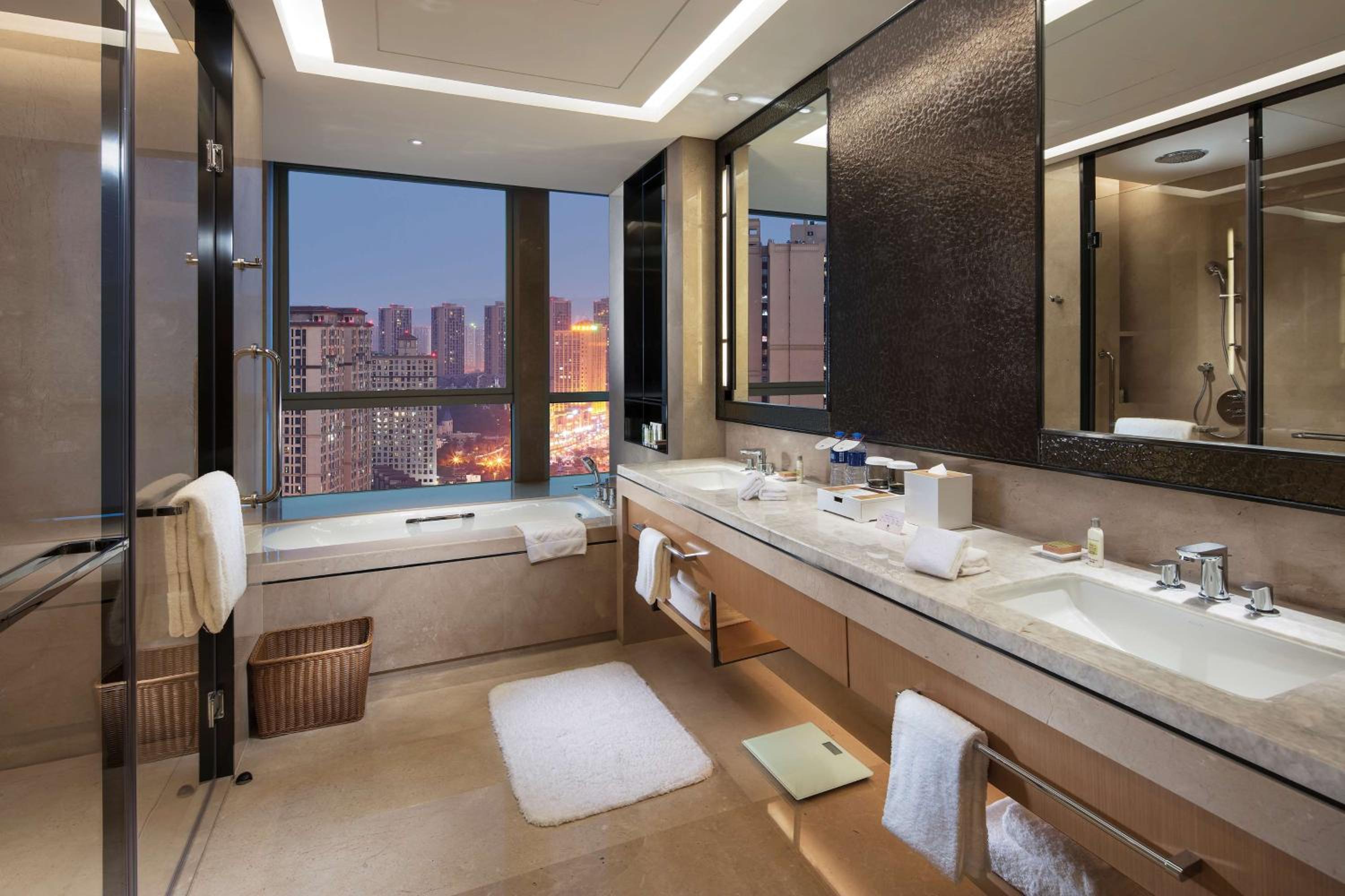 One-Bedroom Deluxe King Suite