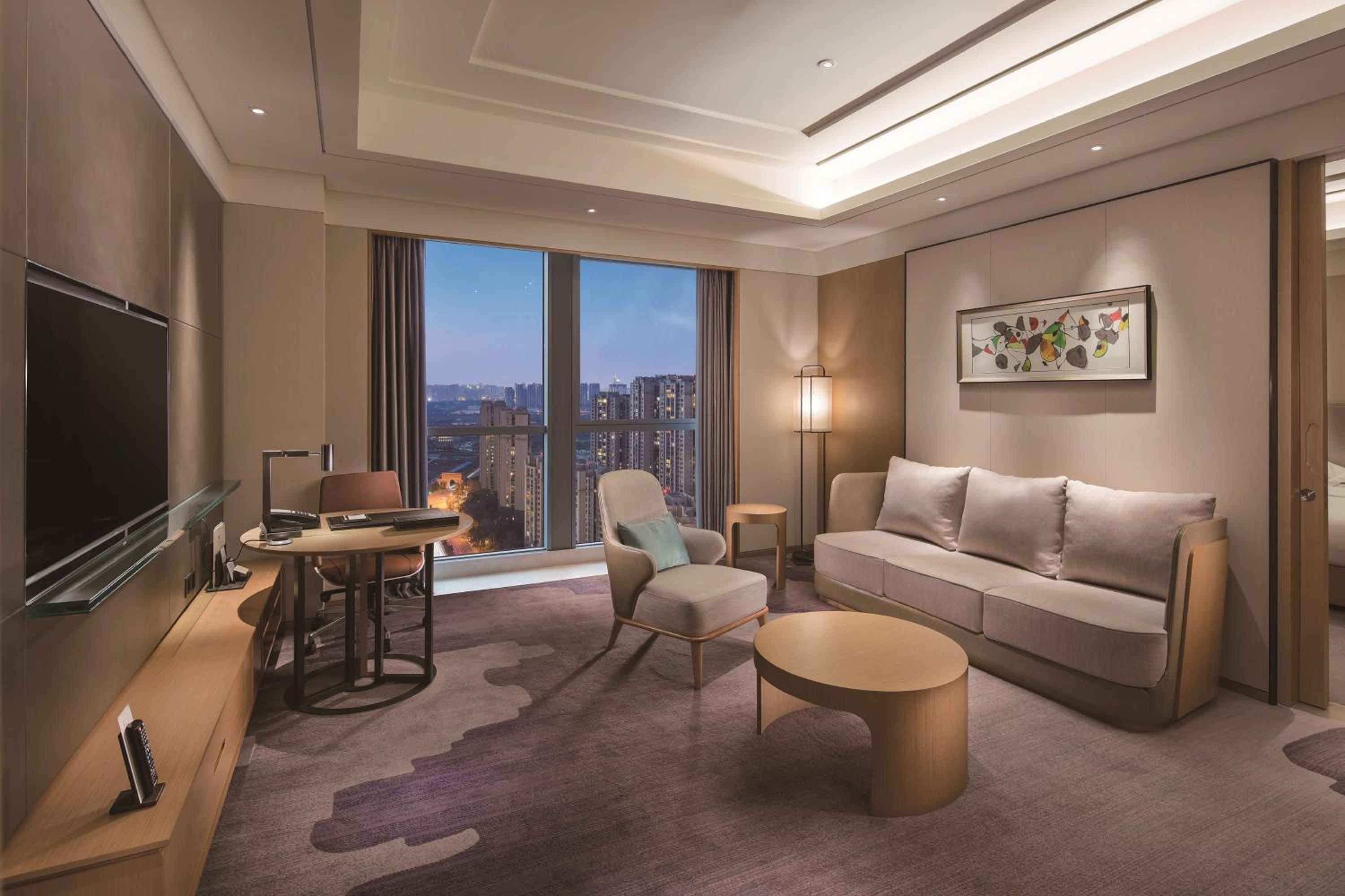One-Bedroom Deluxe King Suite