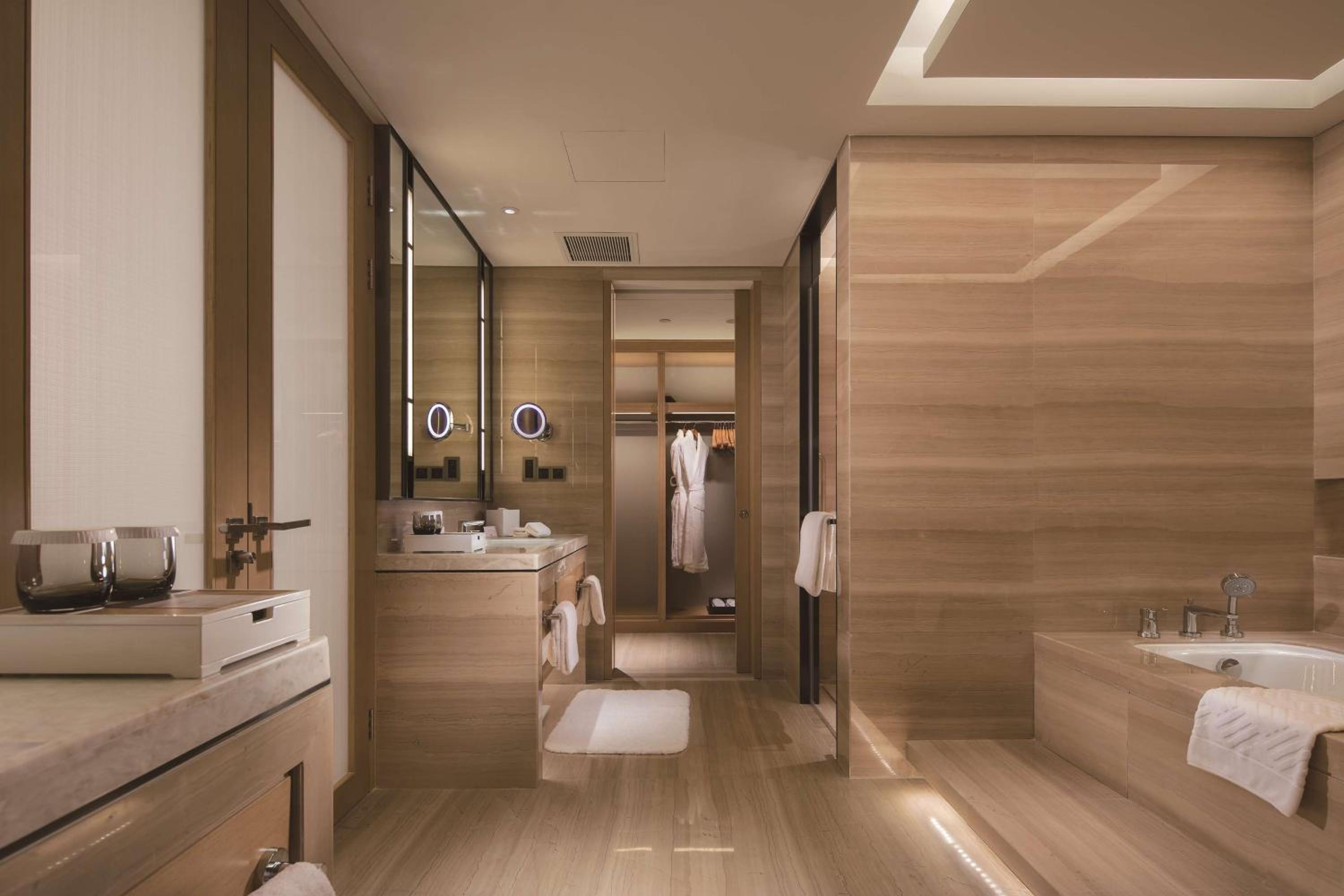 One-Bedroom Executive King Suite thumbnail 5