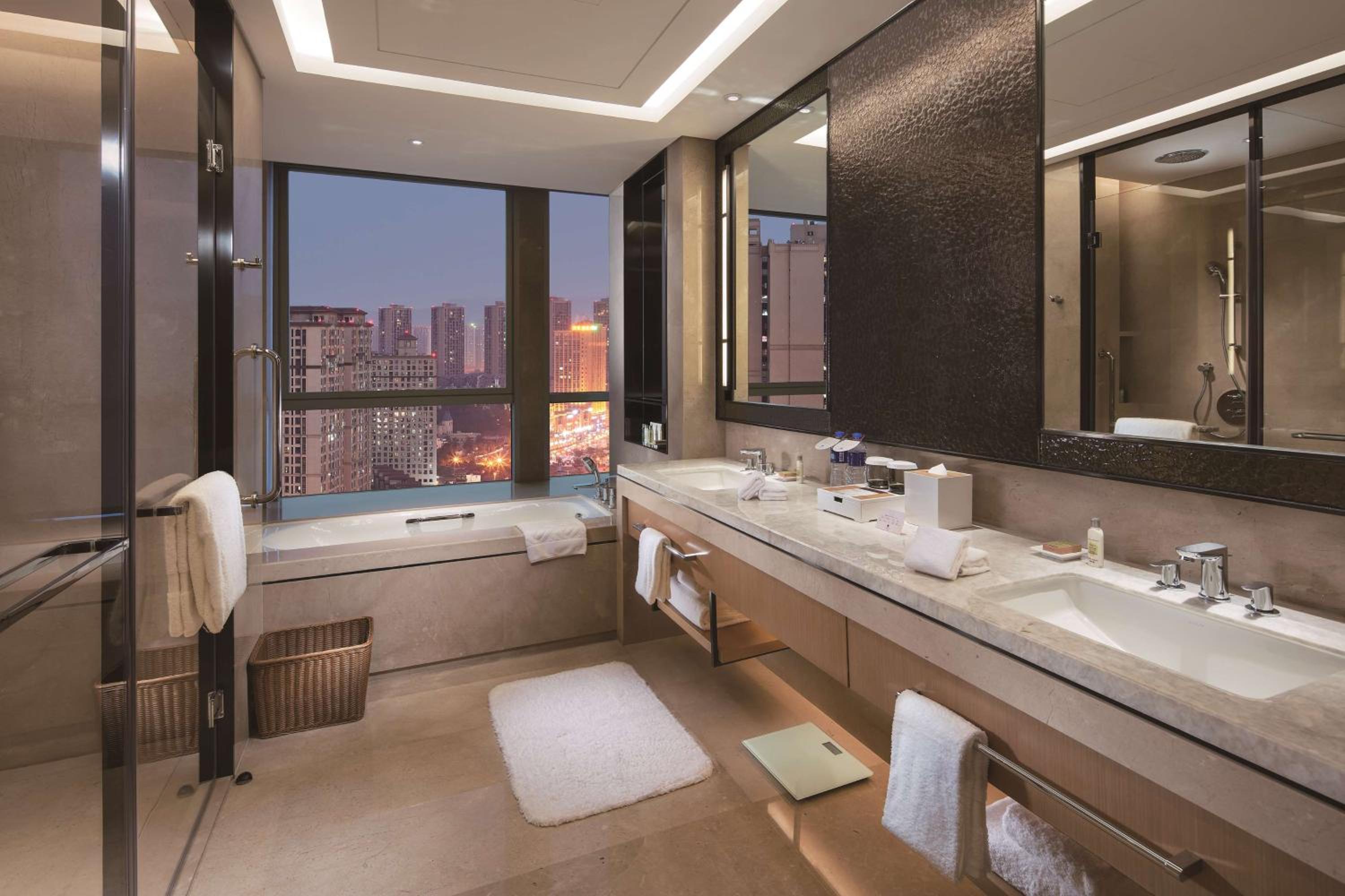 One-Bedroom Deluxe King Suite