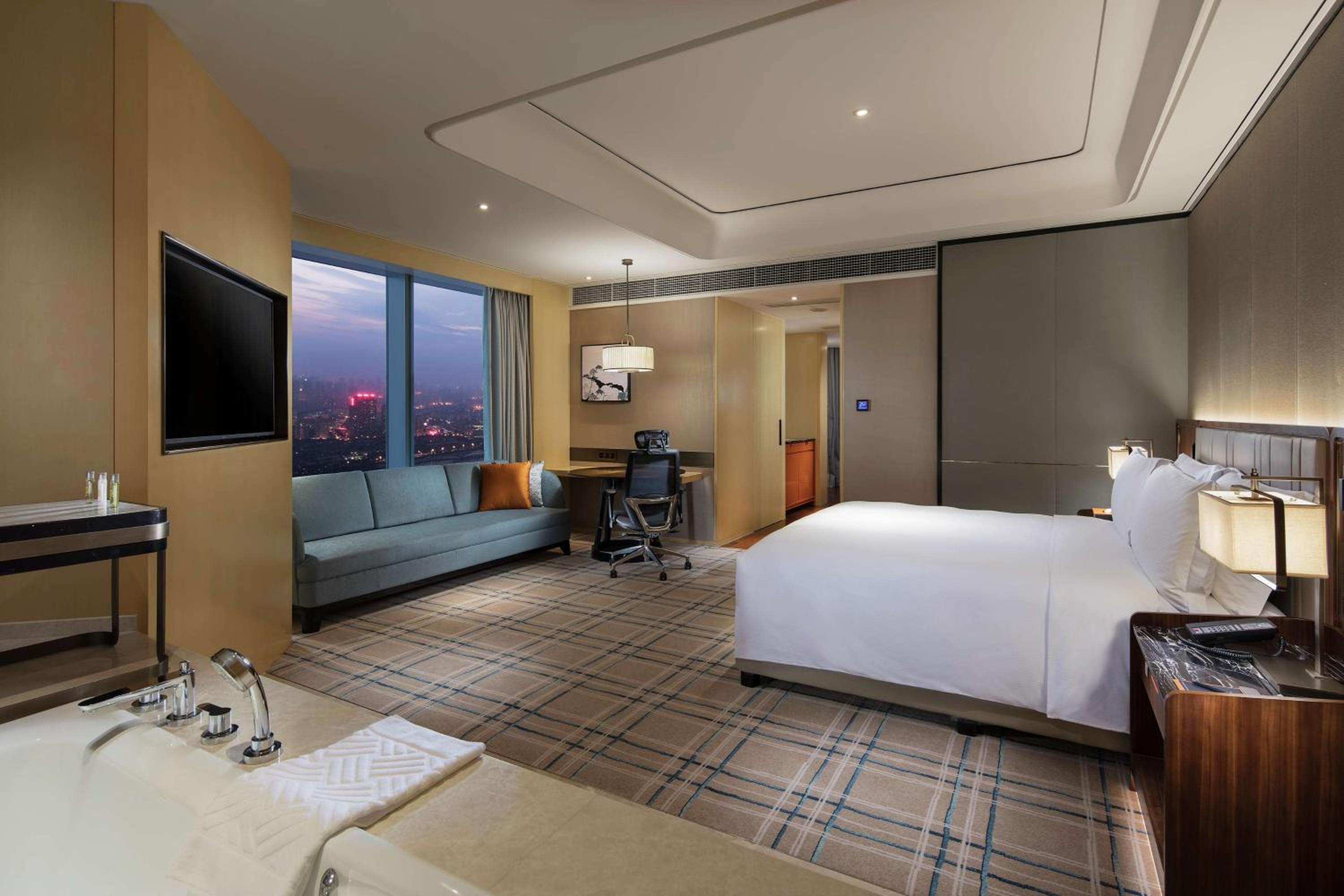 Deluxe King Room with River View