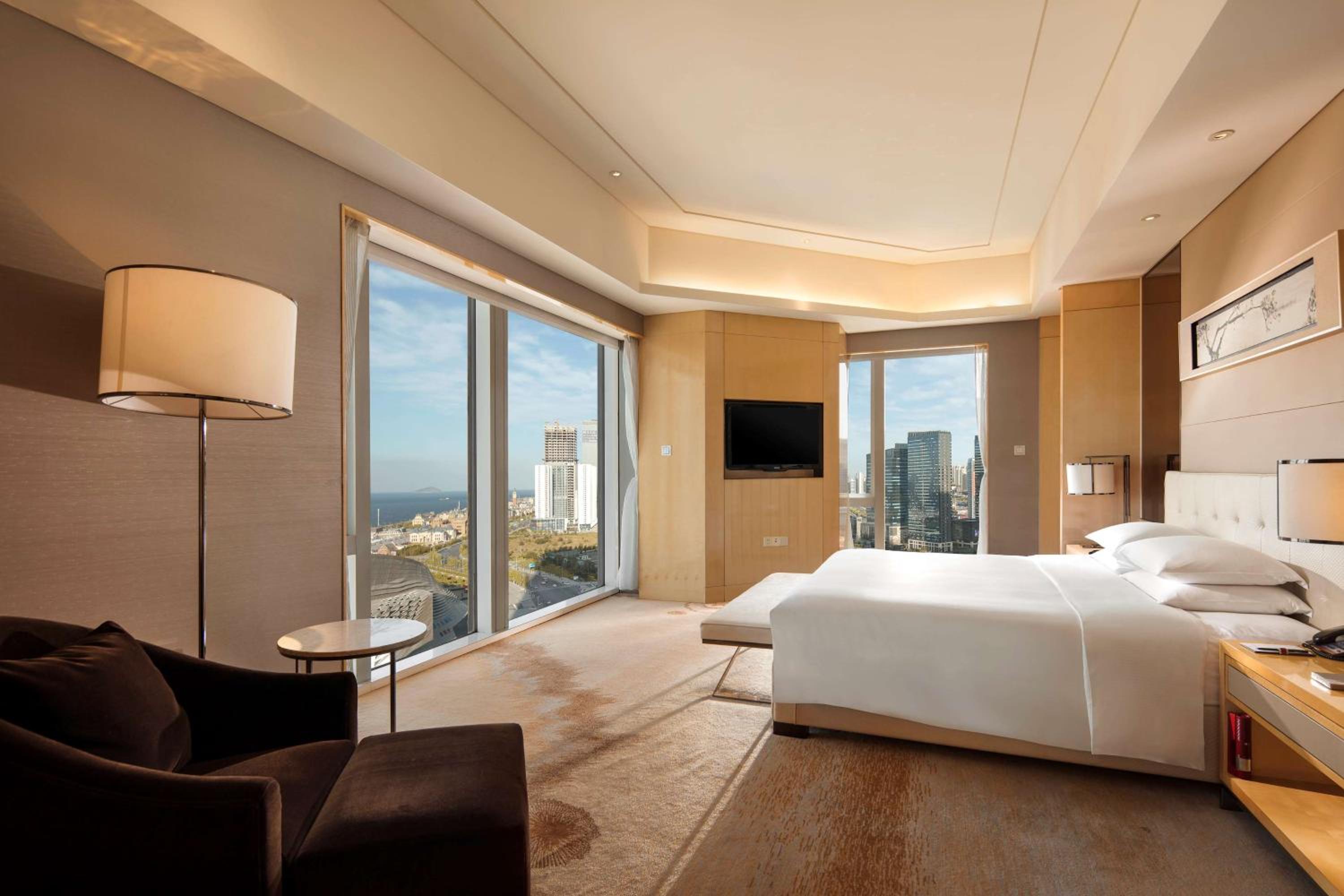 King Suite with Lounge Access - Photo 1