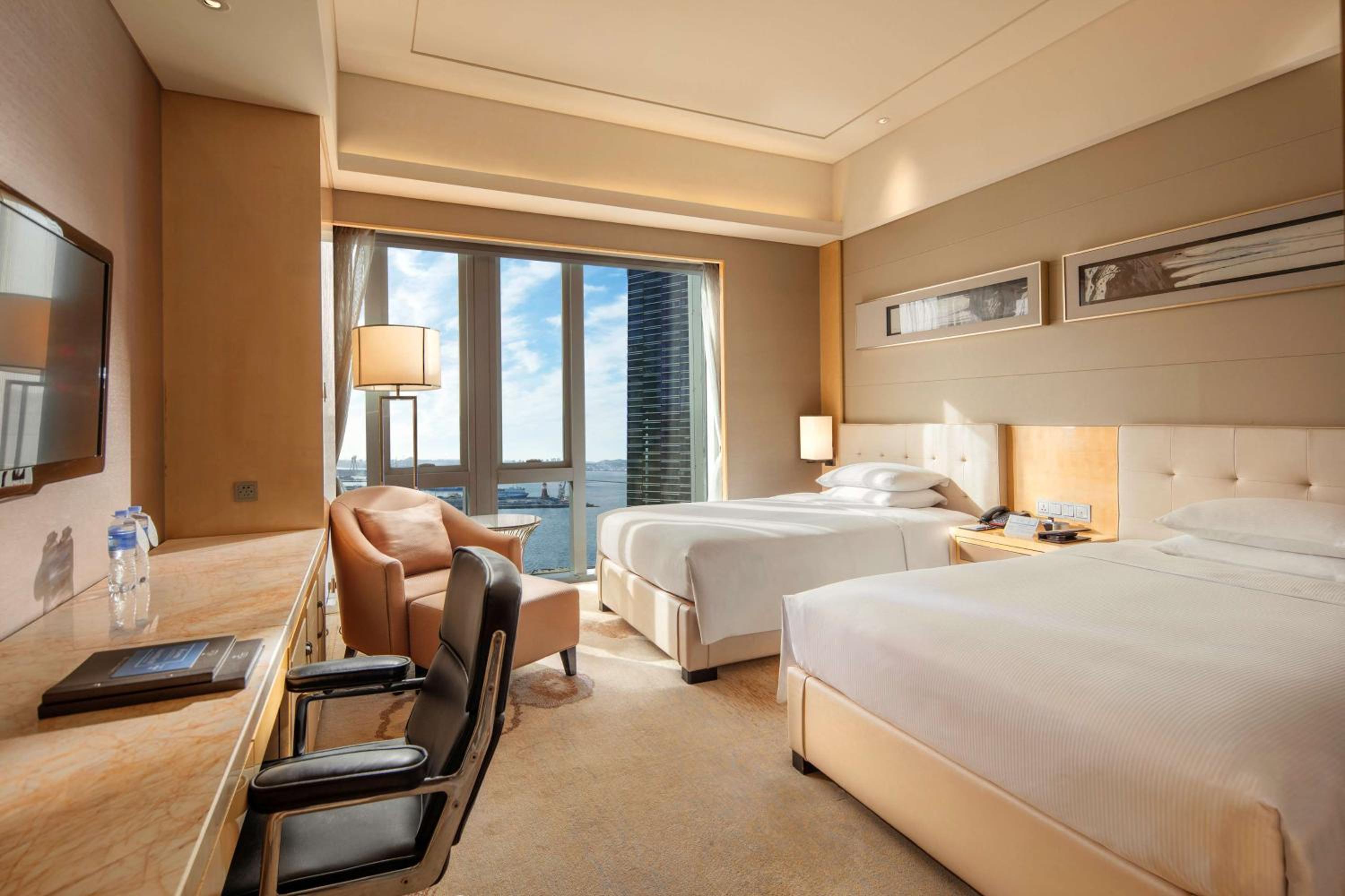 Executive Twin Room with Harbor View - Photo 6