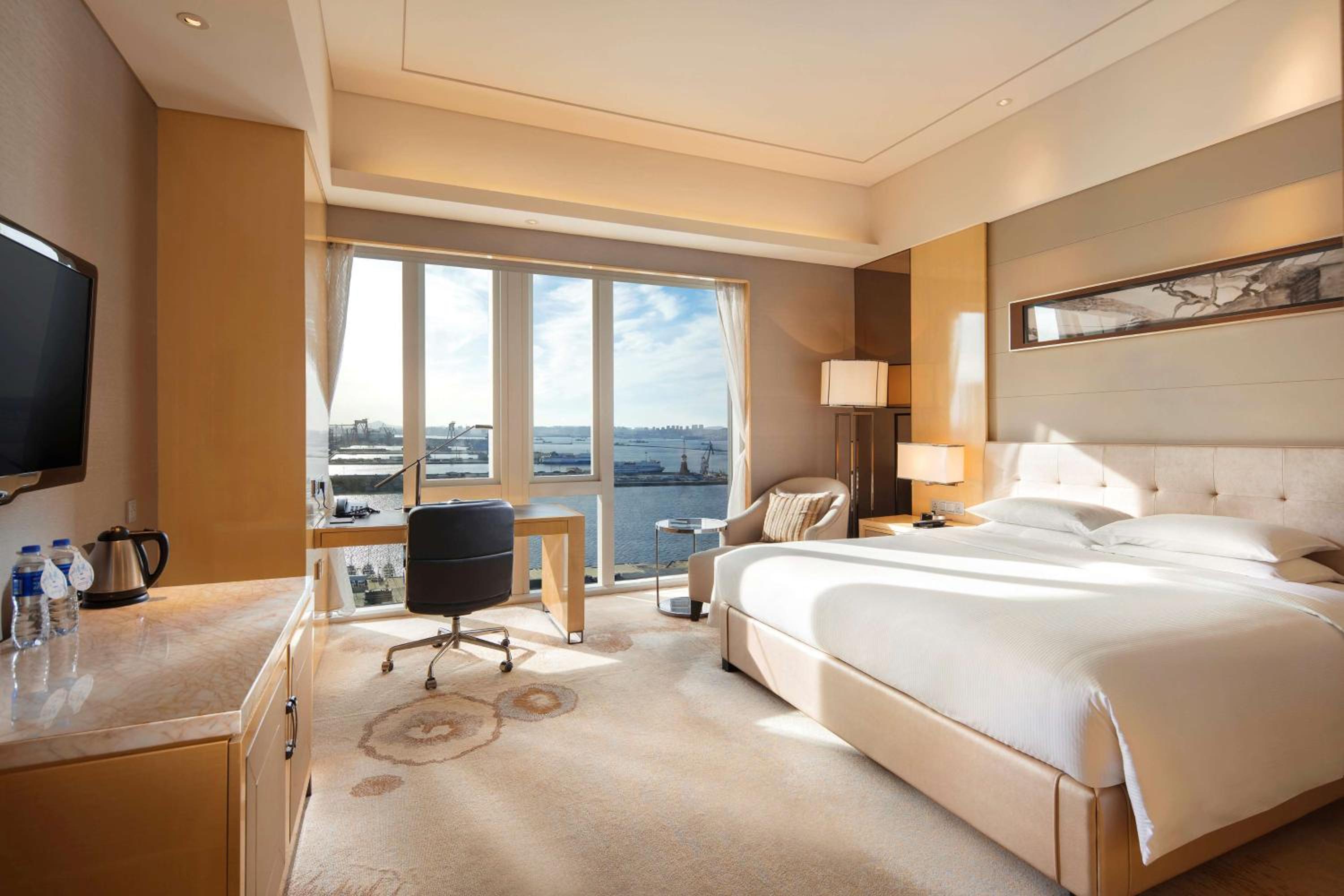 Executive King Room with Access to Executive Lounge photo 1