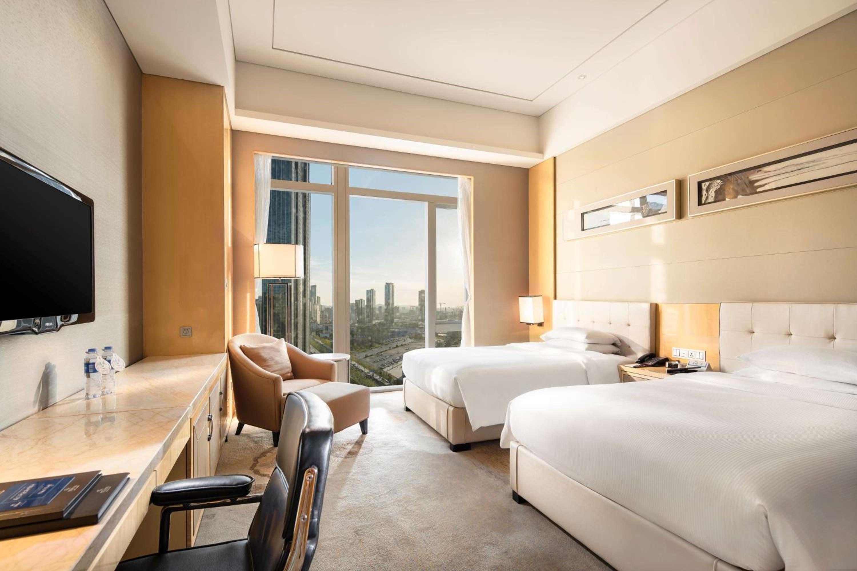 Deluxe Twin Room with Harbor View - Photo 3