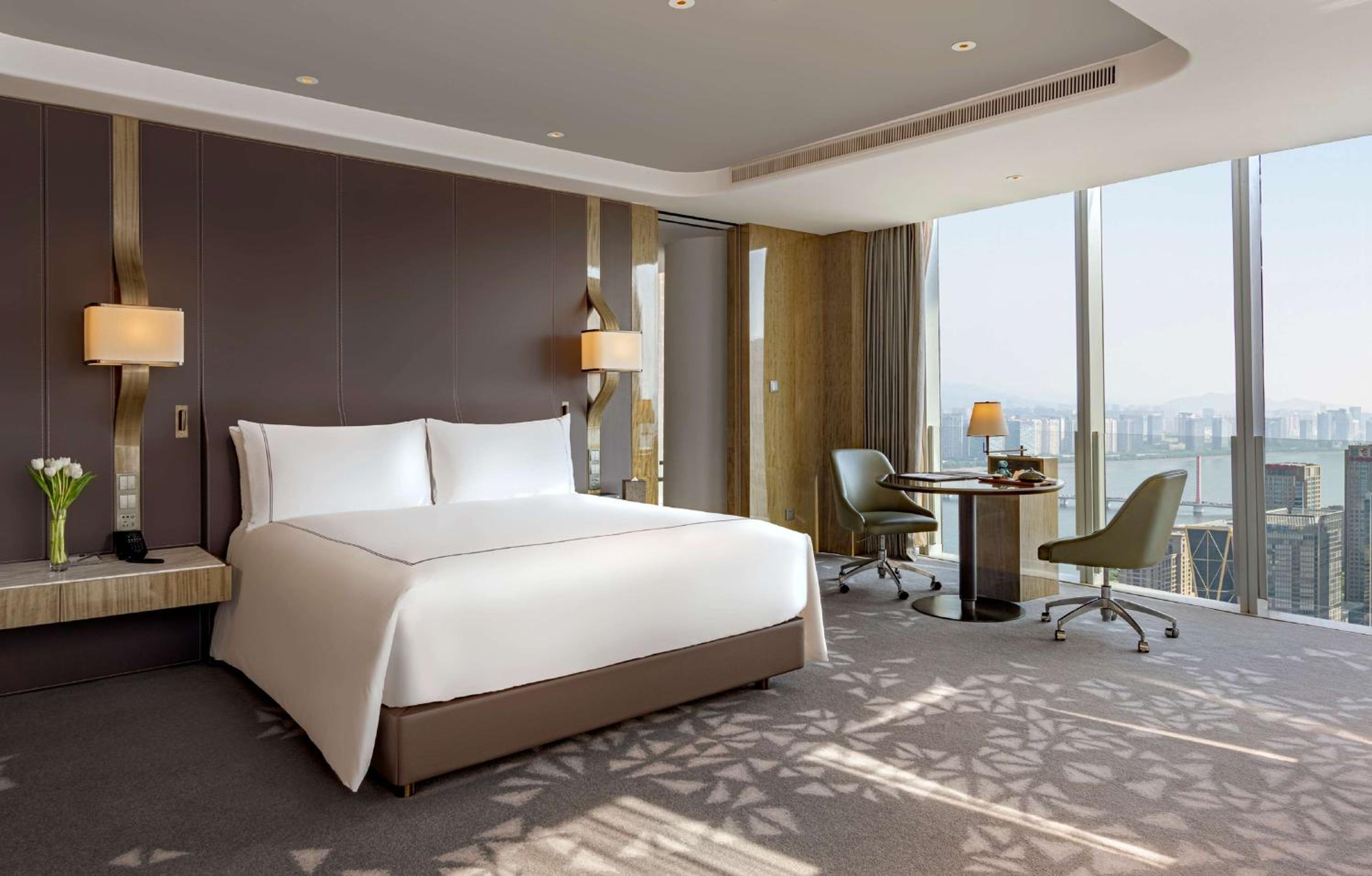 Deluxe King Room with View - Photo 1