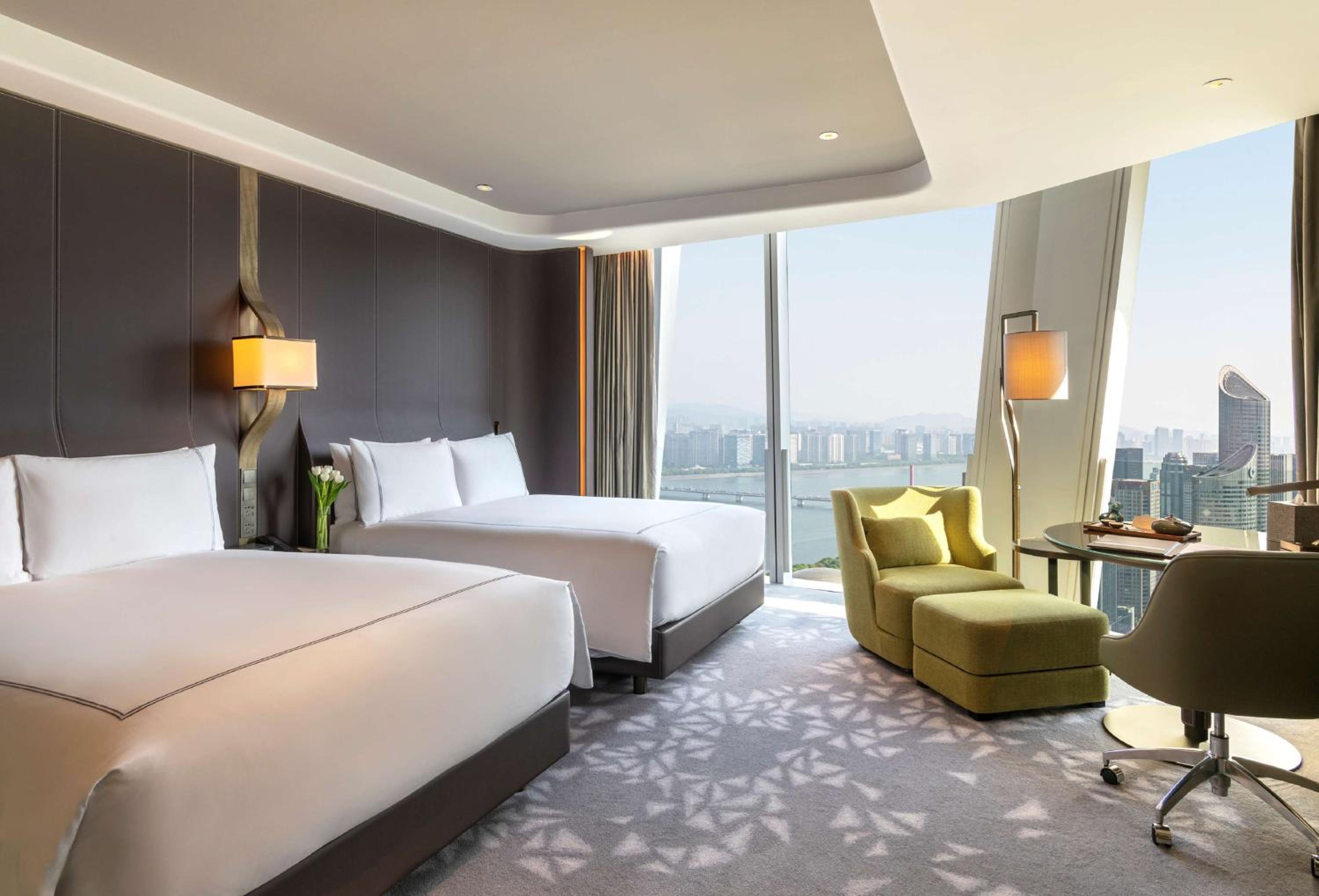 Queen Room with Two Queen Beds and River View - Photo 1