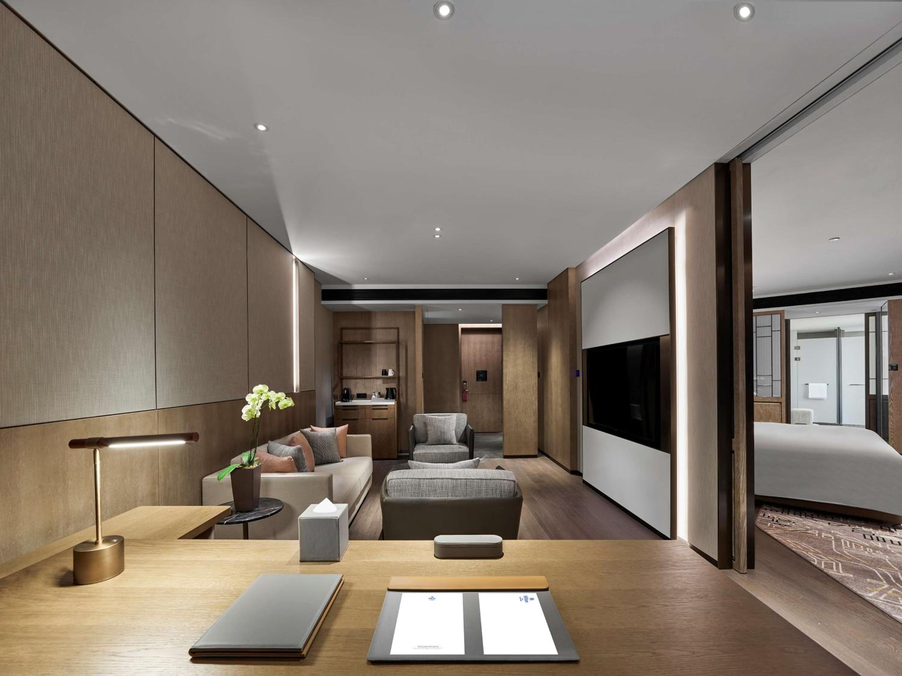 Executive King Suite - Photo 2