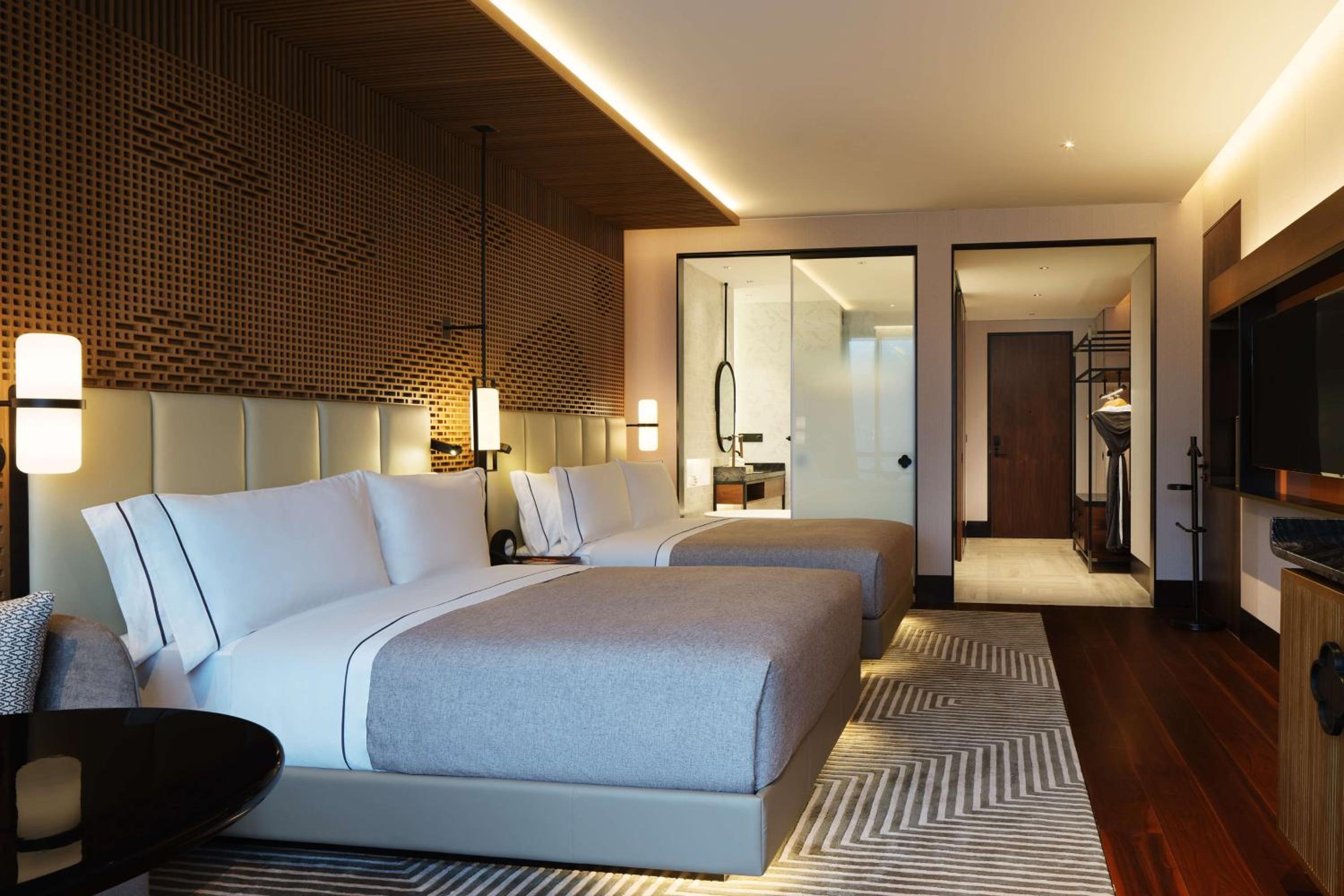Queen Guest Room with Two Queen Beds - Photo 3