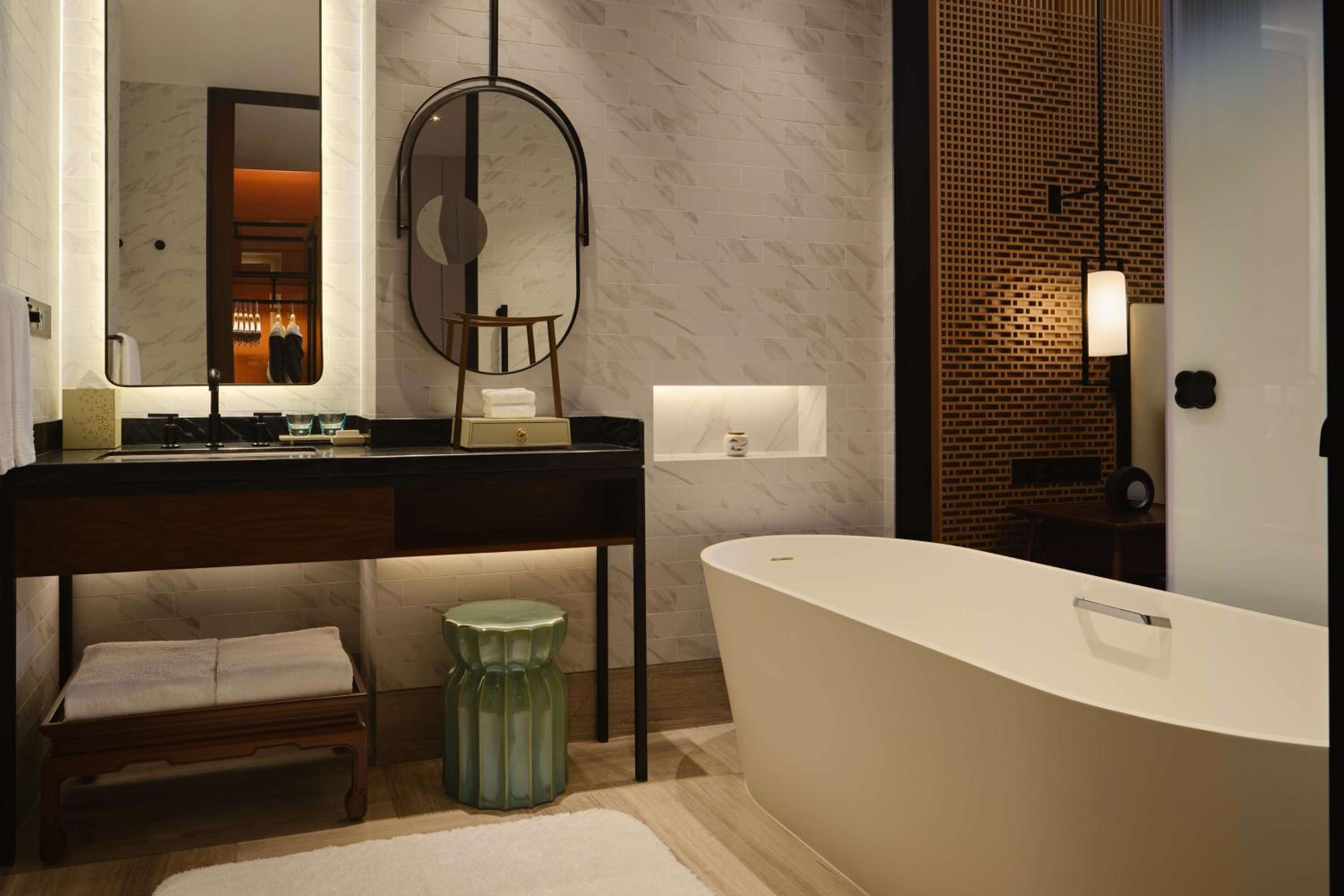 King Guest Room - Photo 3