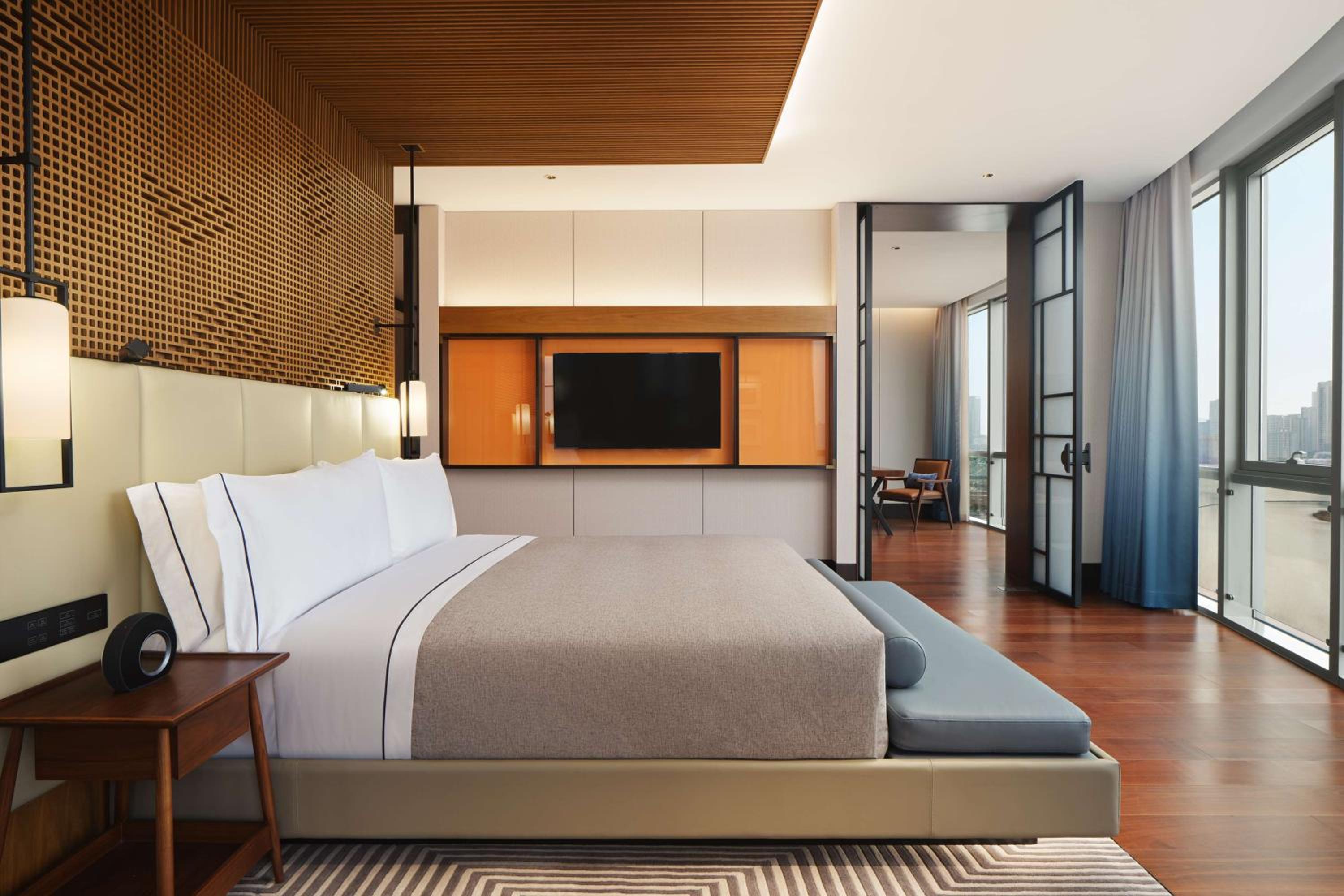 Premium King Suite with Lake View