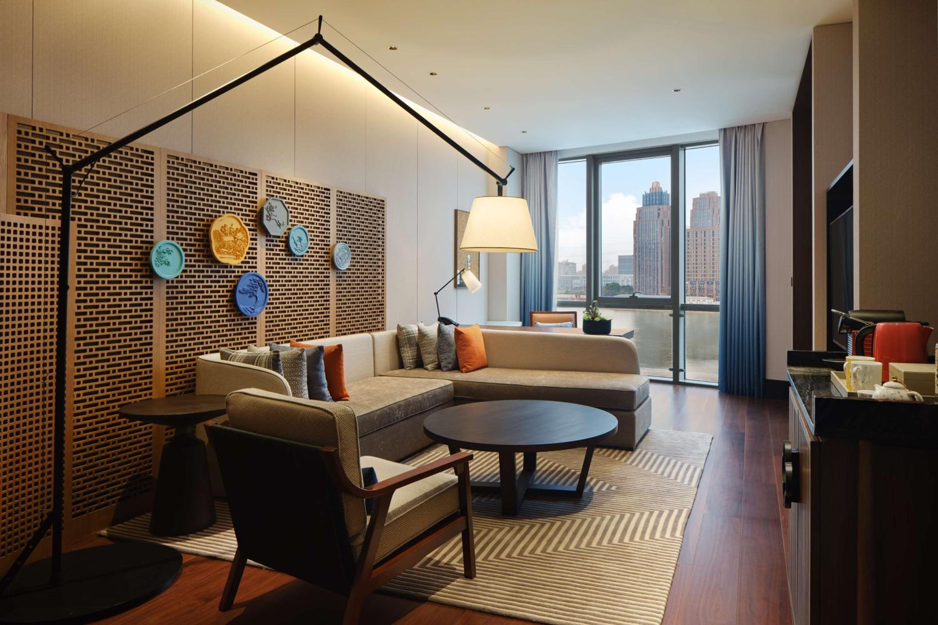 Deluxe King Suite with Lake View