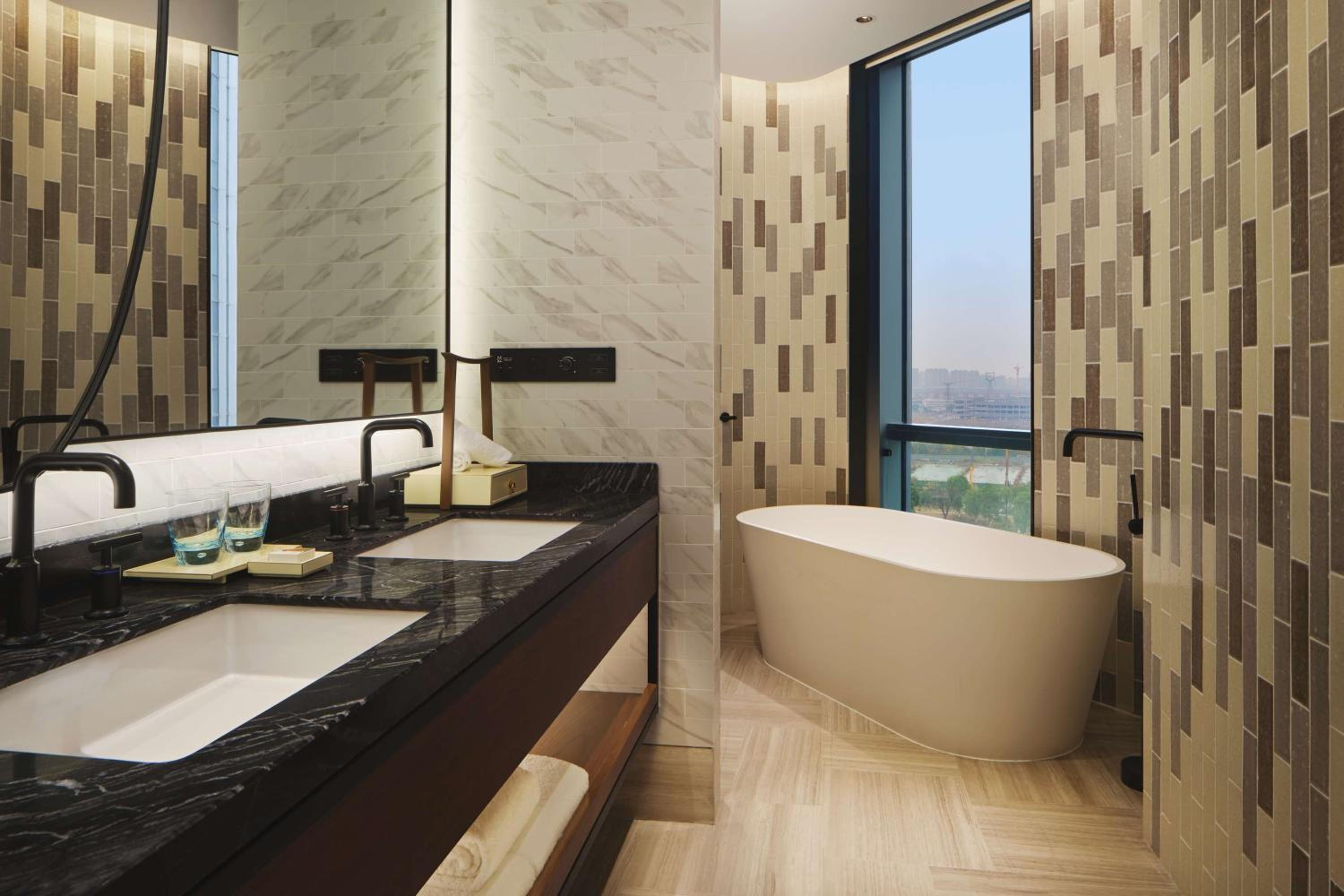 Premium King Suite with Lake View