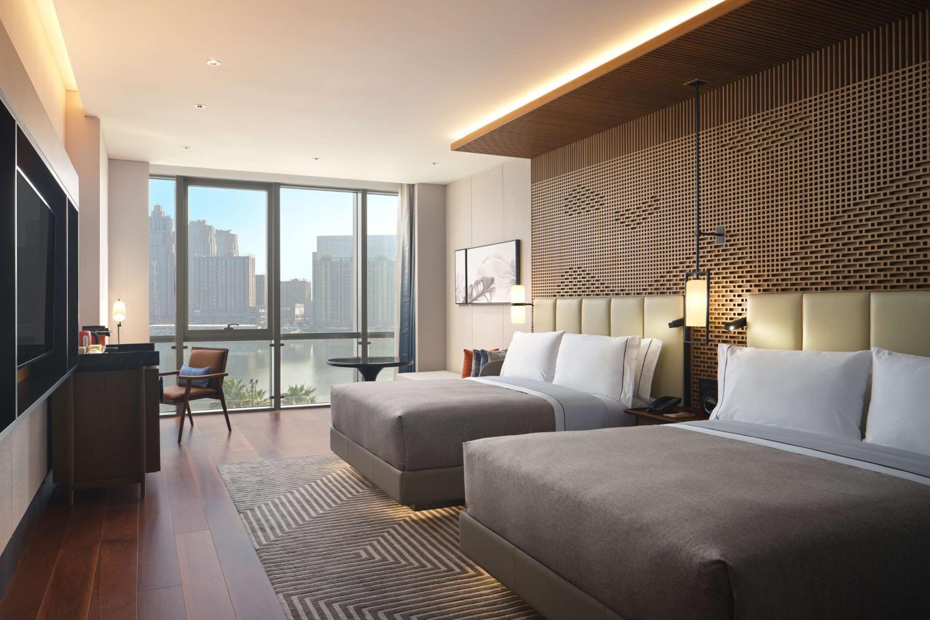 Deluxe Queen Room with Two Queen Beds and Lake View - Photo 2