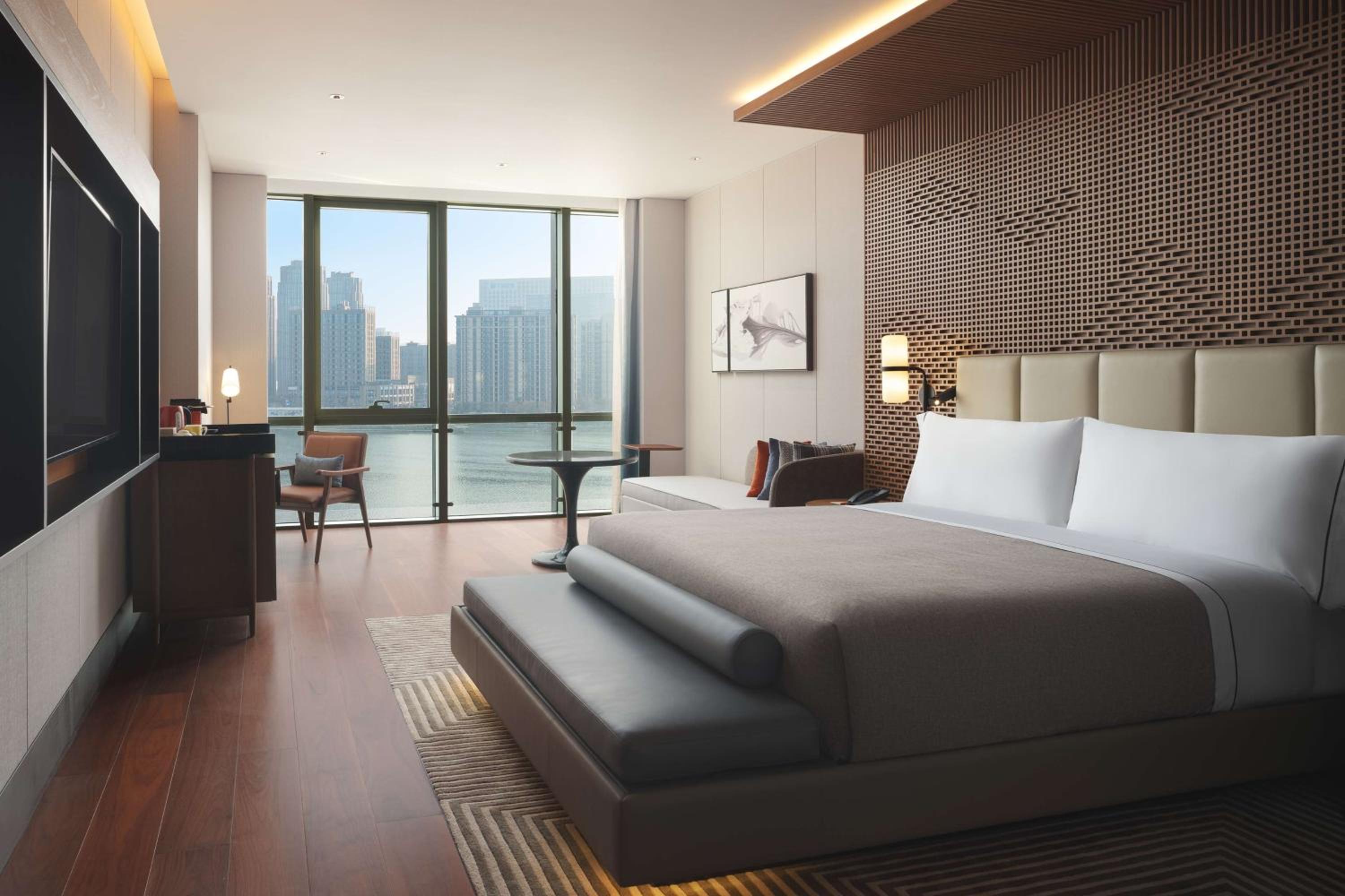 Deluxe King Room with Lake View
