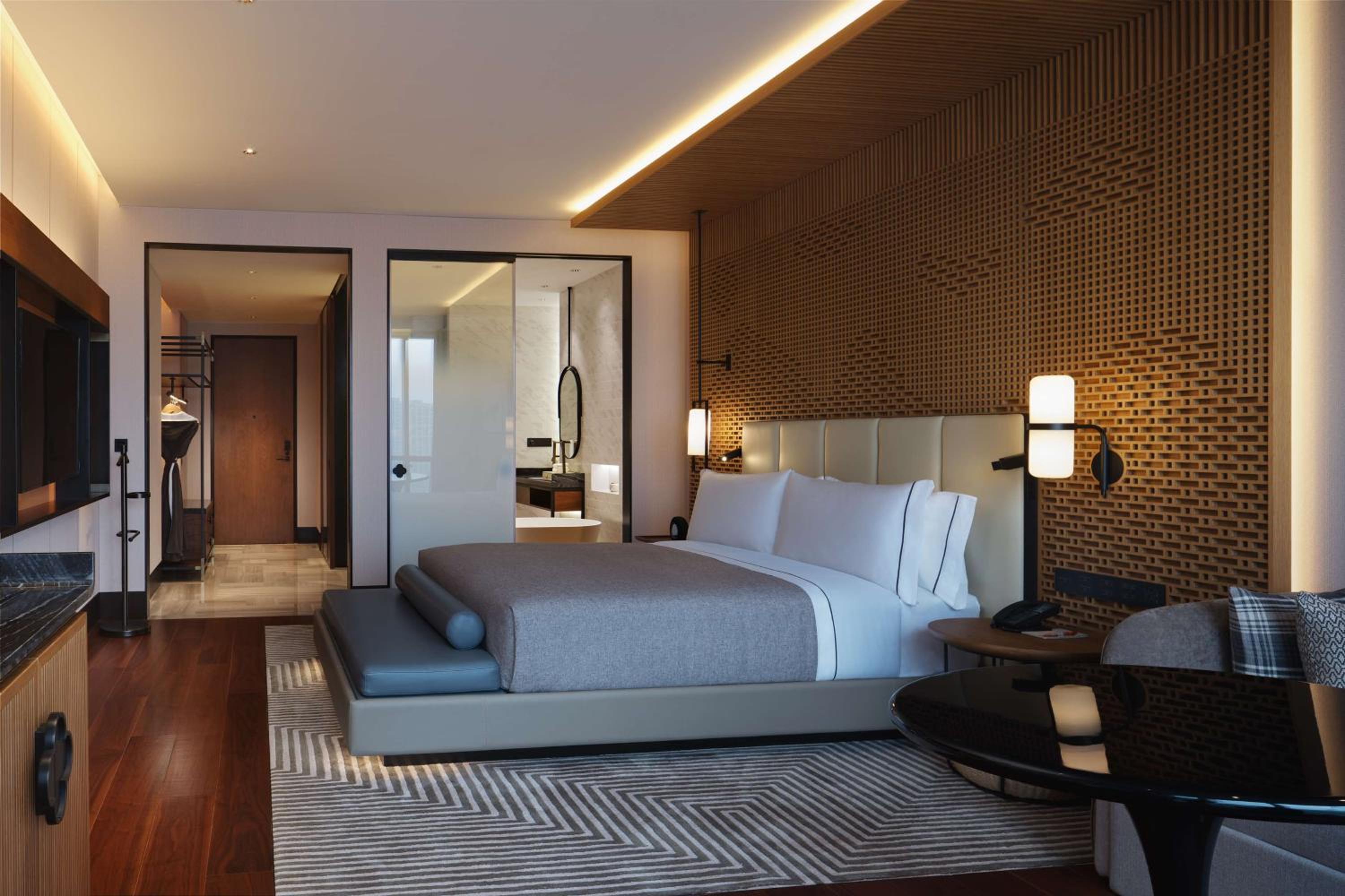 King Guest Room - Photo 2