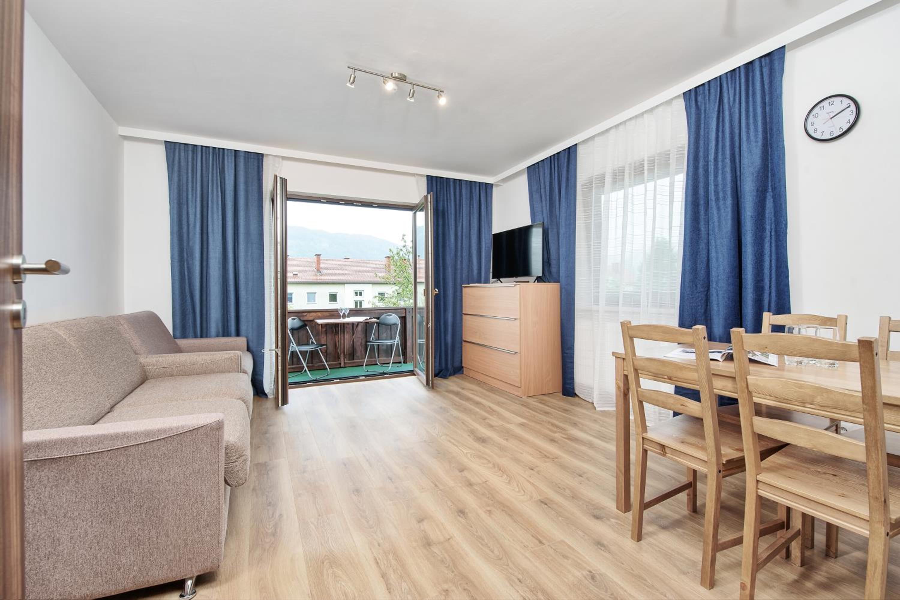 Apartment with Balcony photo 1