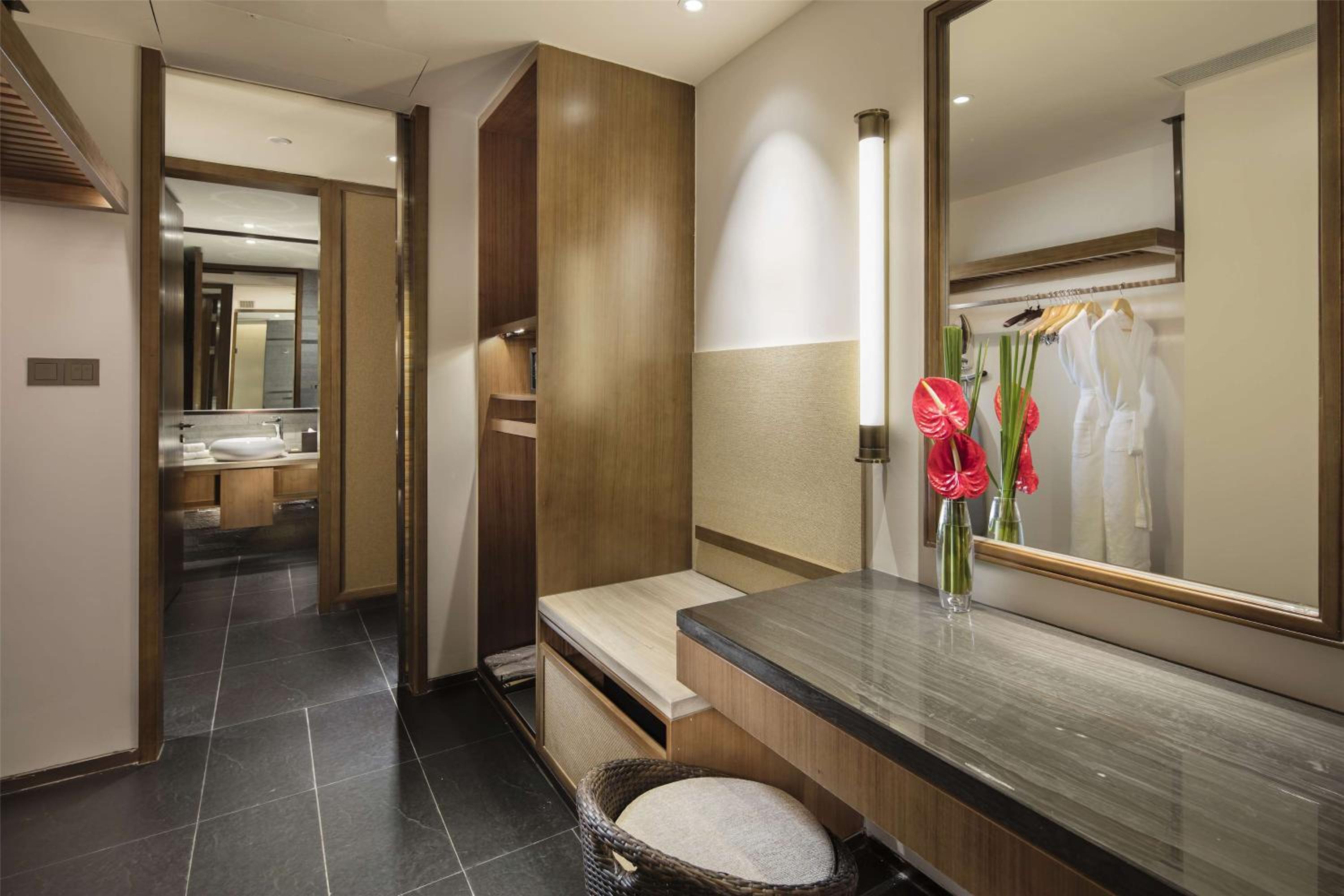 One-Bedroom King Suite