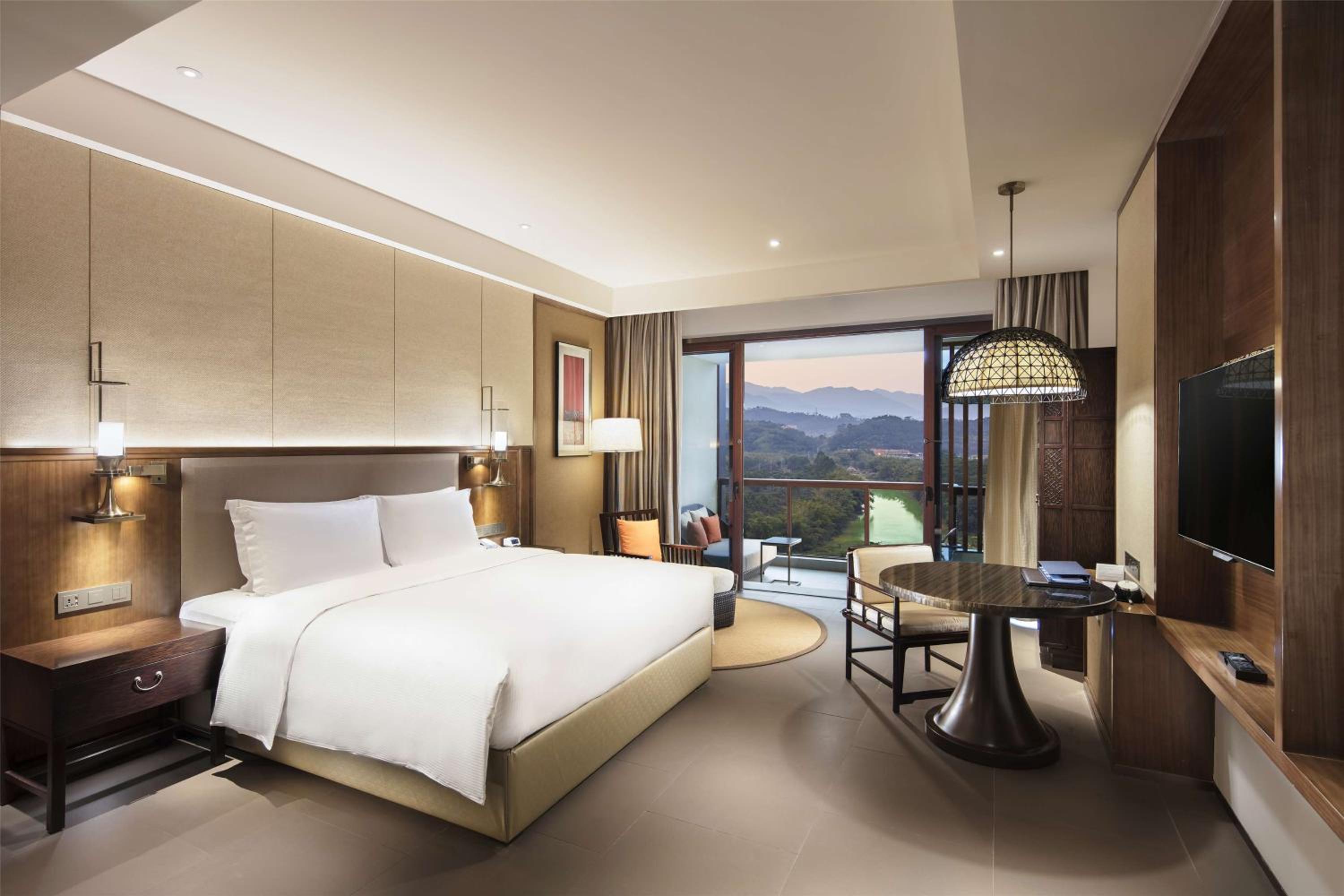 Executive King Room with Mountain View
