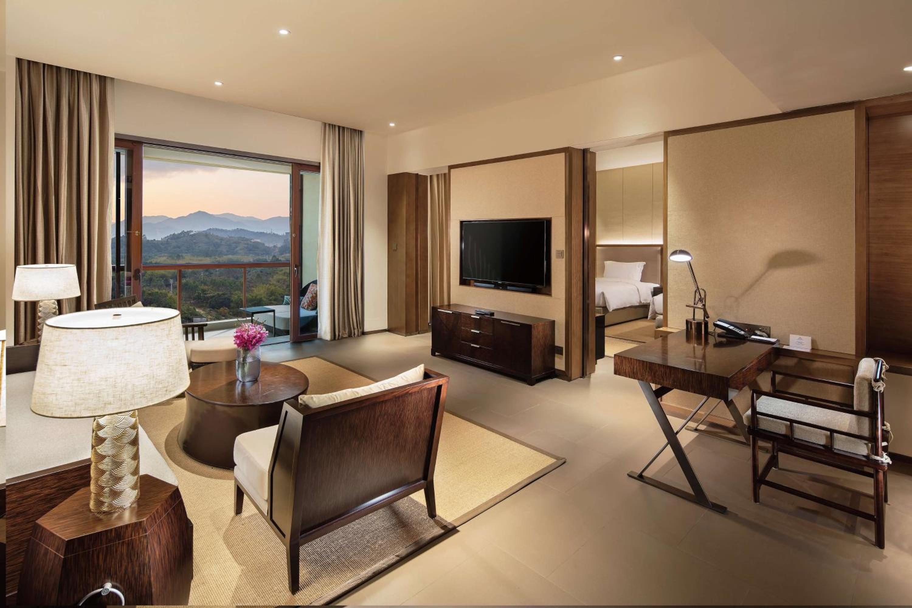 Executive Twin Room with Mountain View
