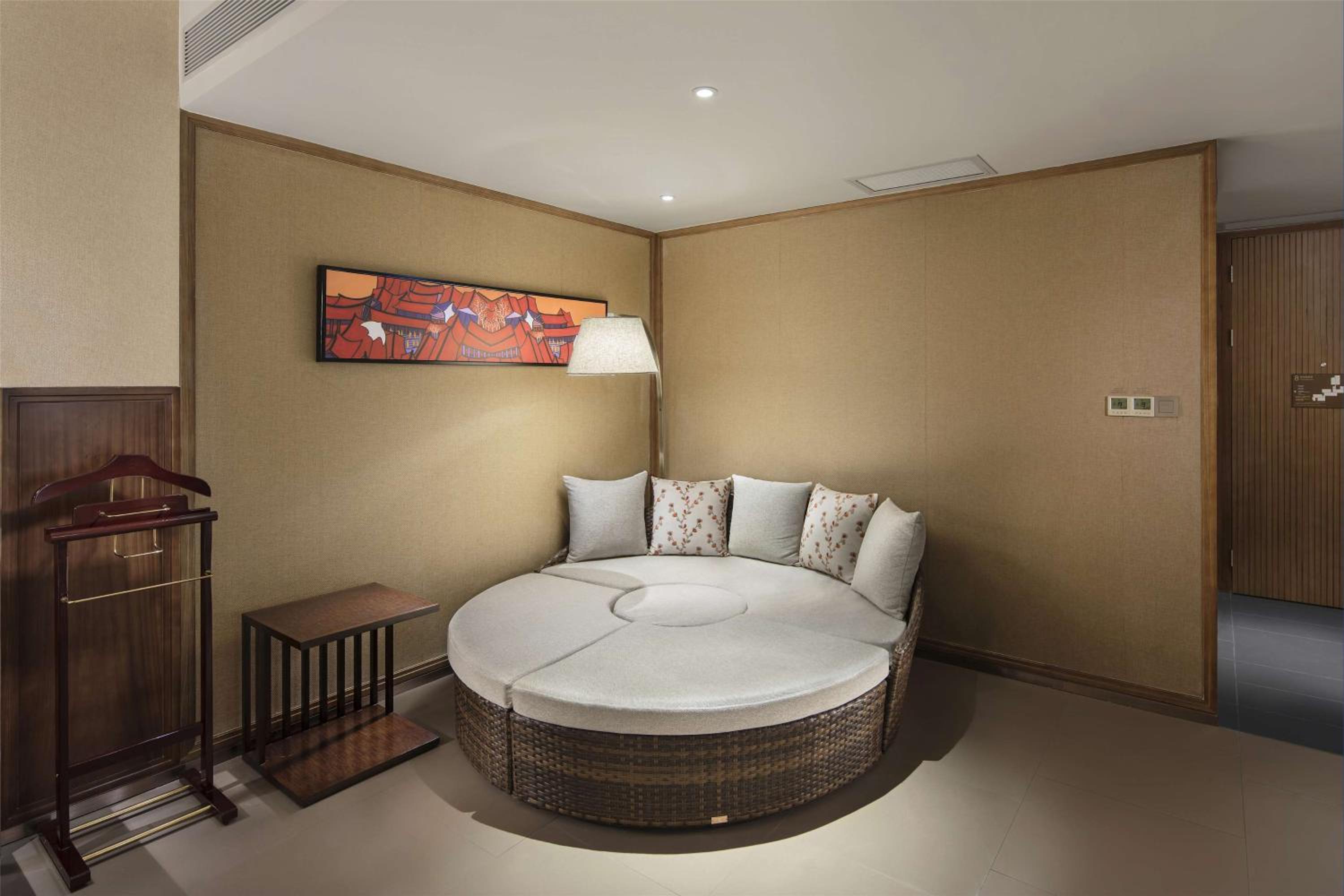 Premium King Room with Mountain View