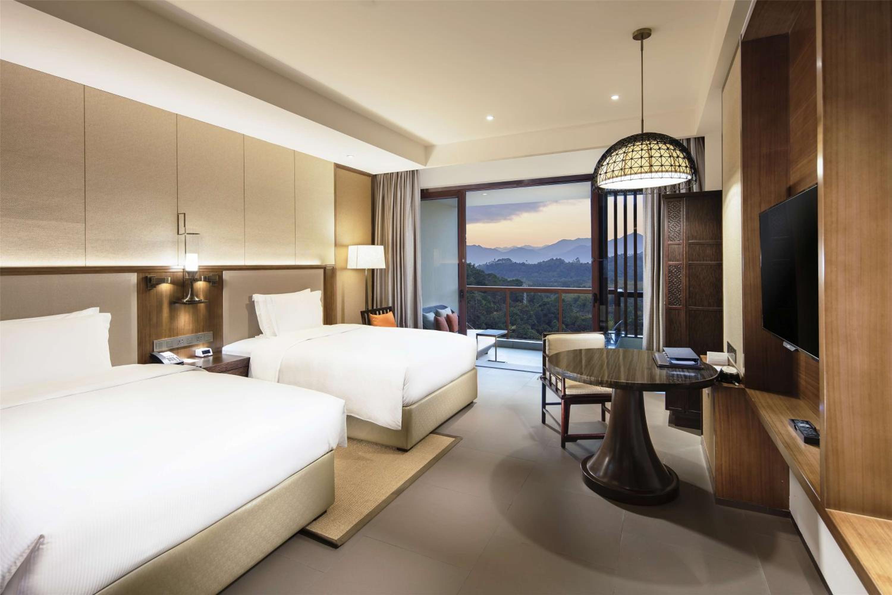 Deluxe Twin Room with Mountain View