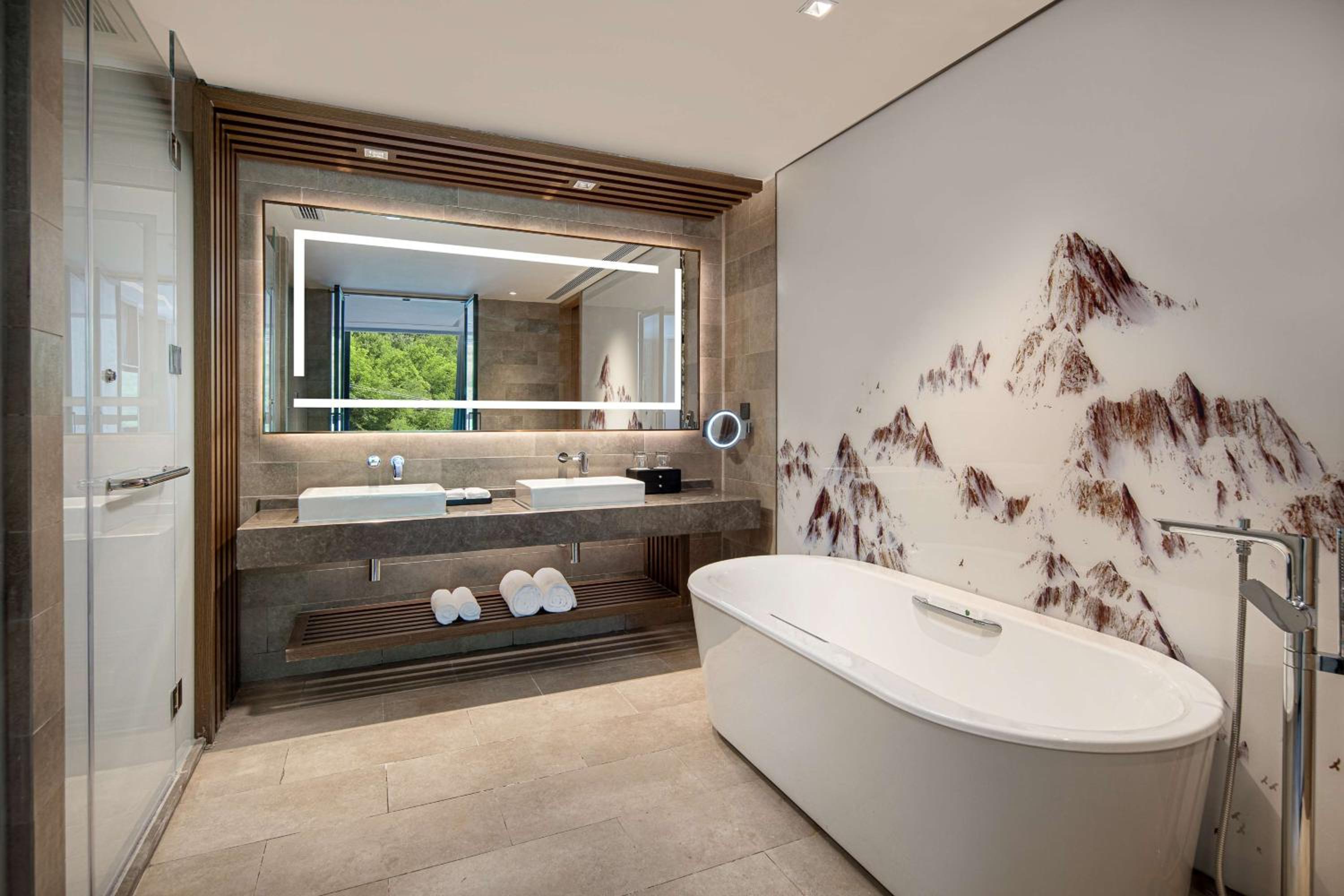 One-Bedroom King Suite - Photo 5