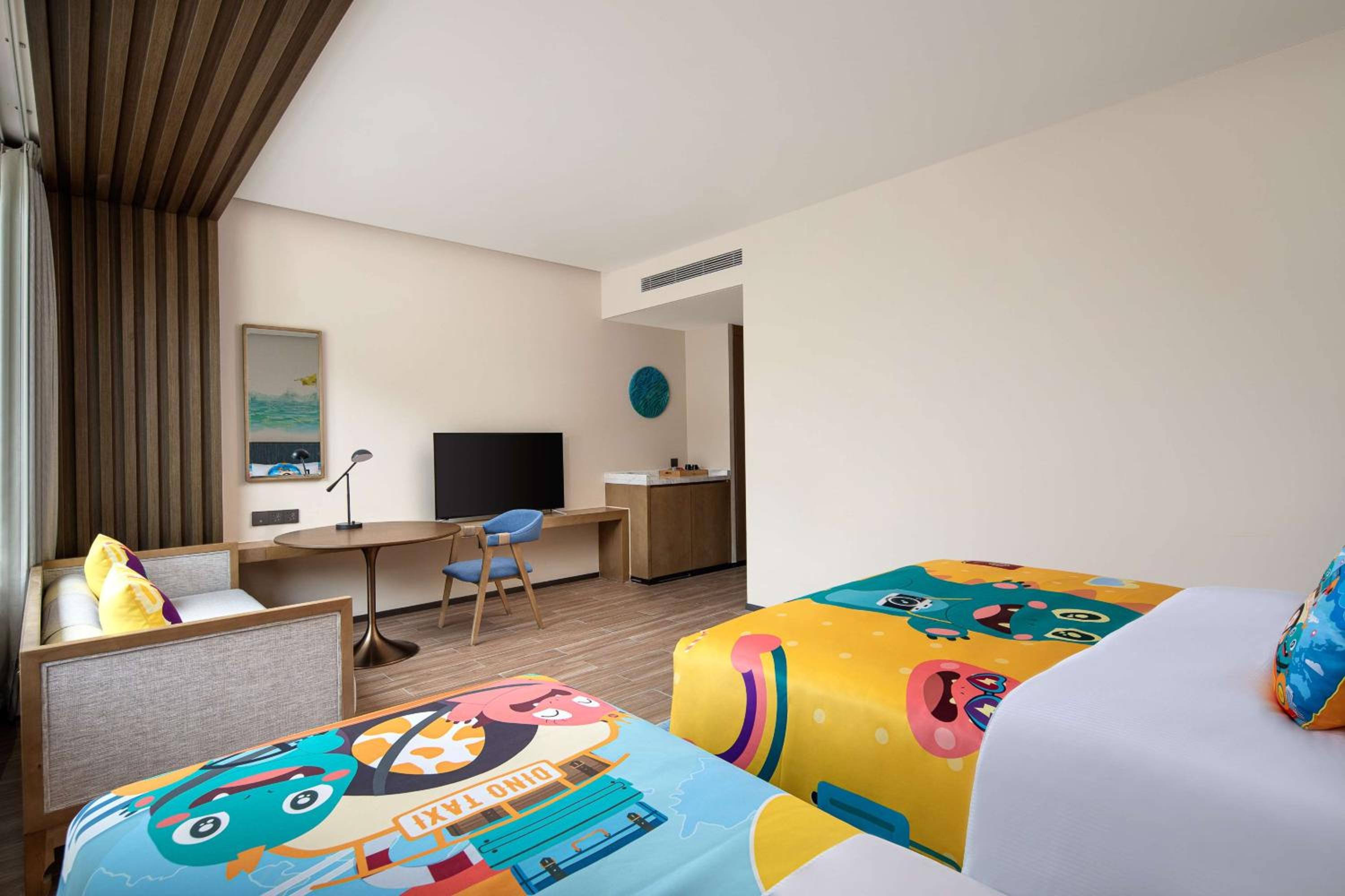 Premium King Room - Photo 4