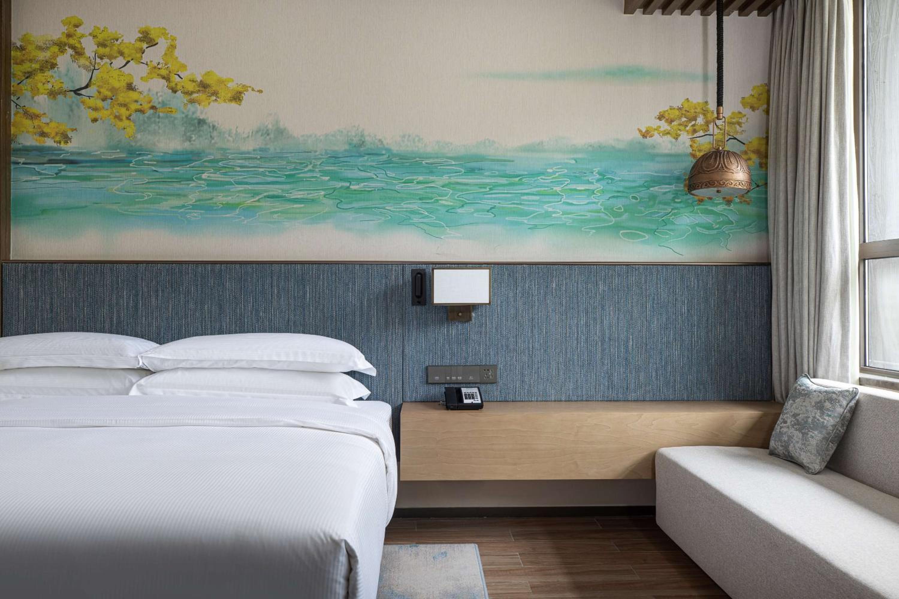 King Guest Room - Photo 5