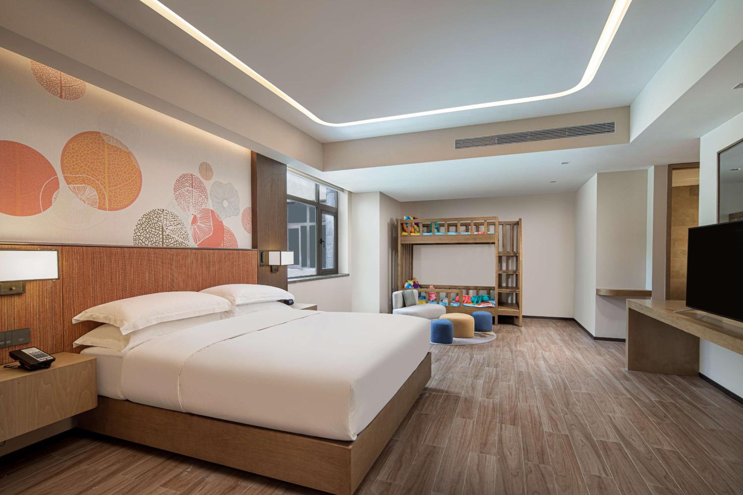 Premium King Suite - Photo 3