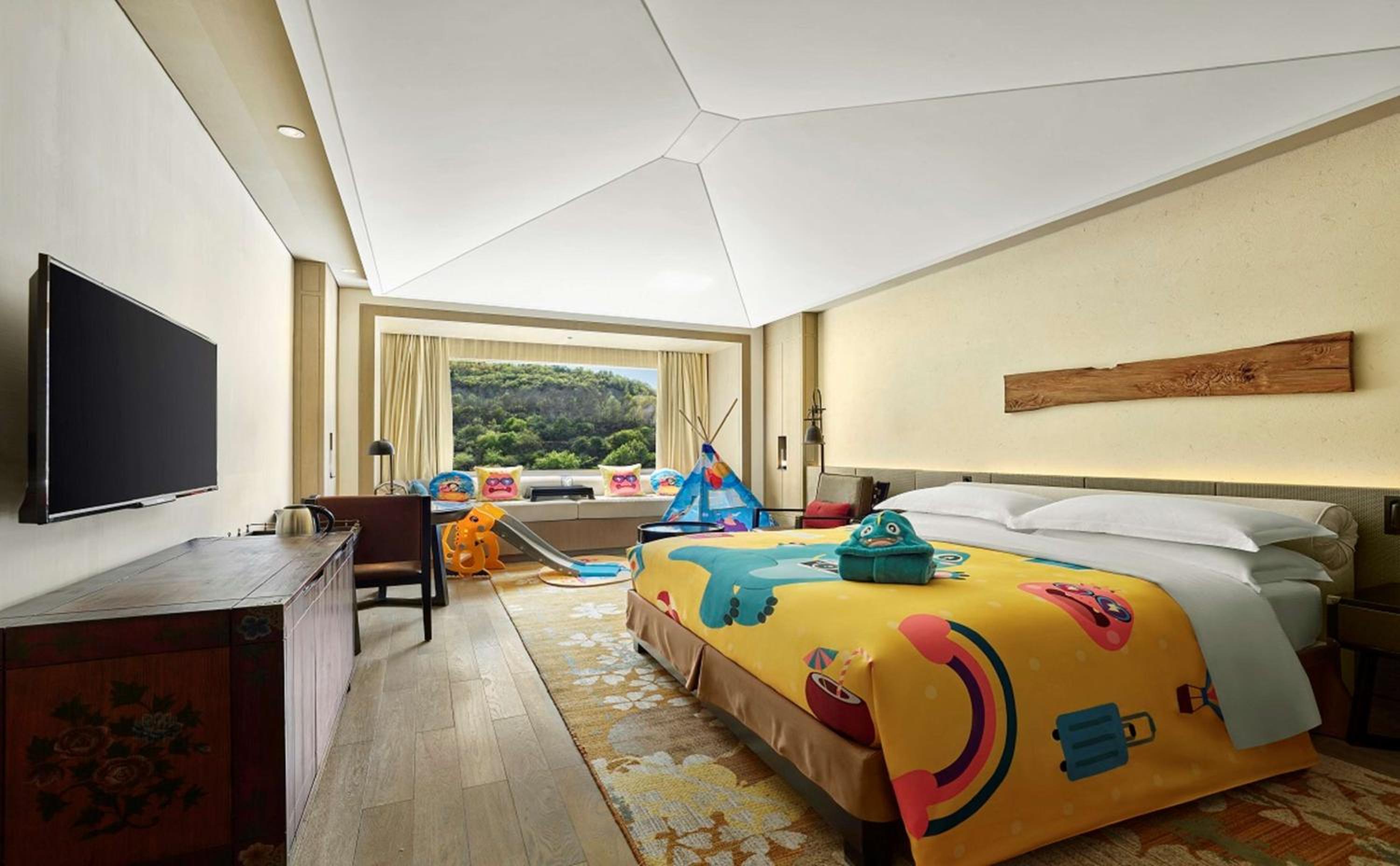 Family Room - Dino Theme photo 2