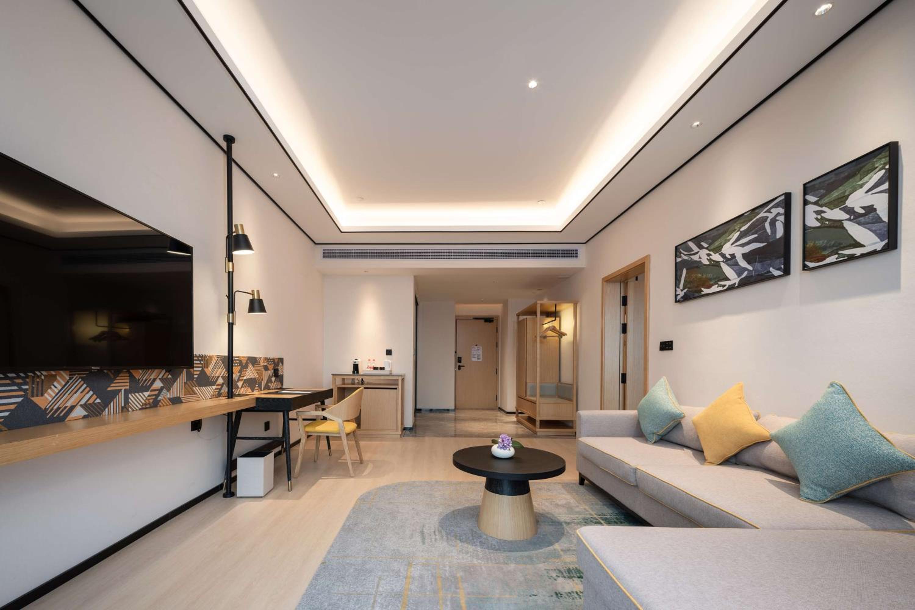 Premium King Suite - Photo 2