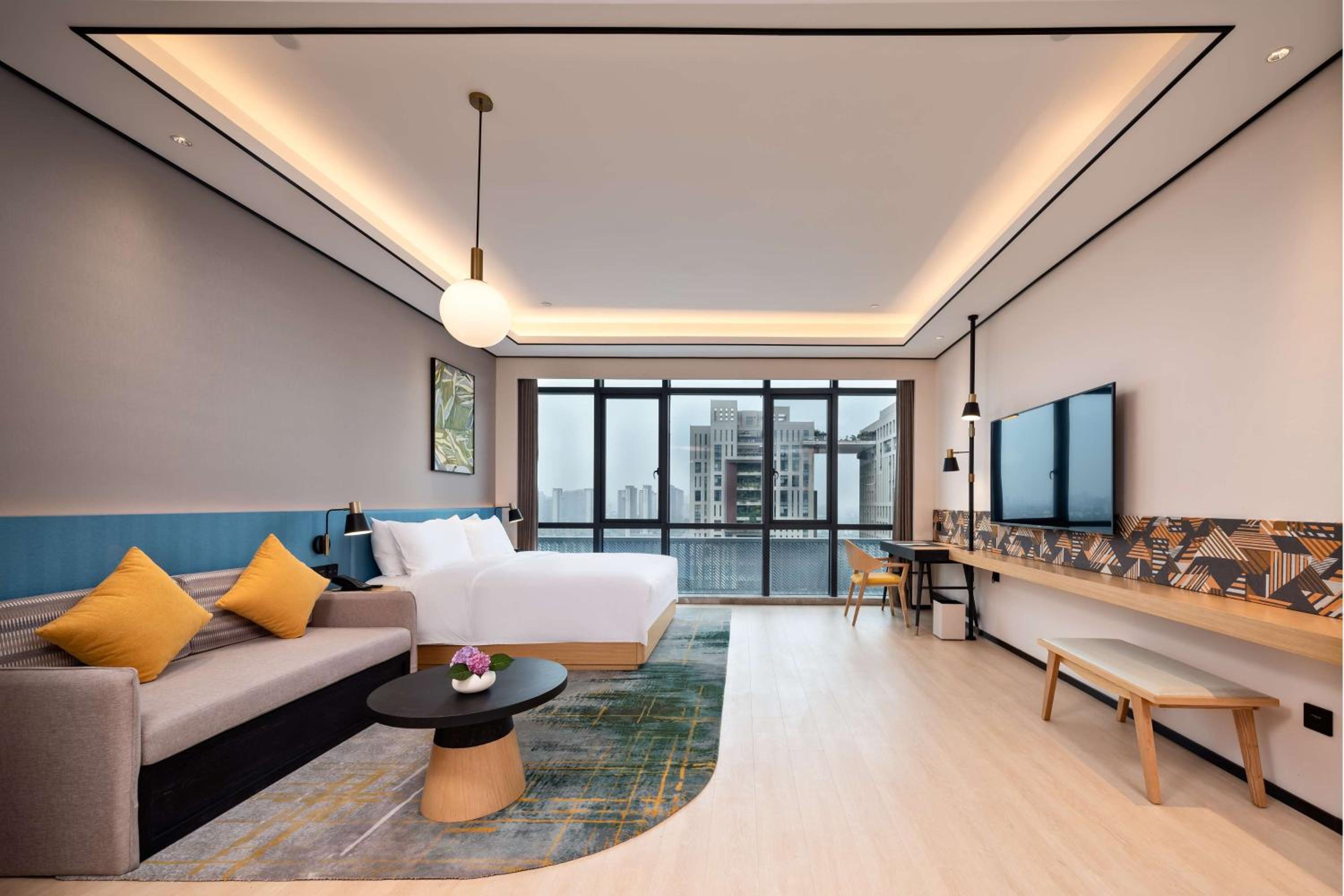 Deluxe King Room - Photo 2