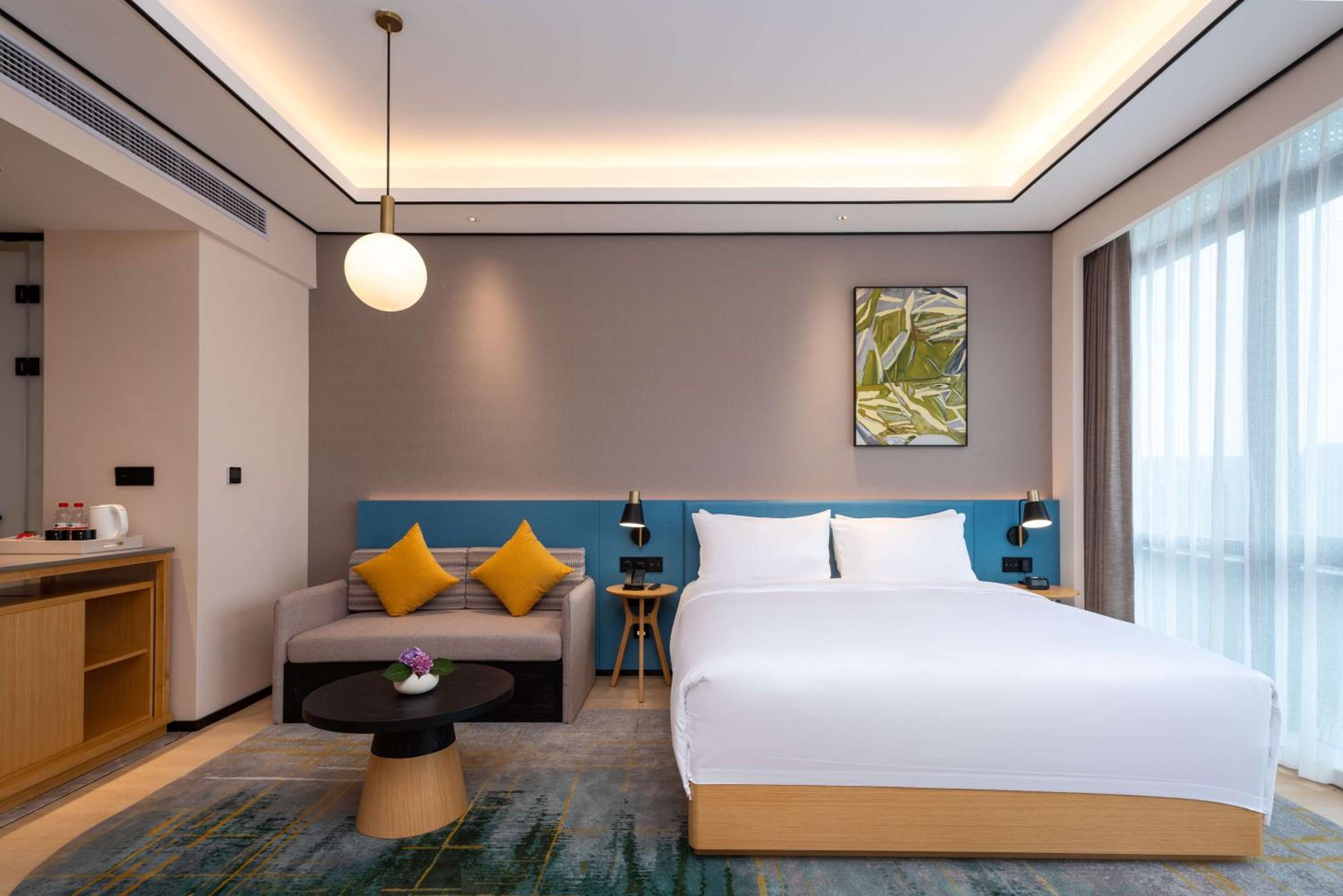 Deluxe King Room - Photo 5