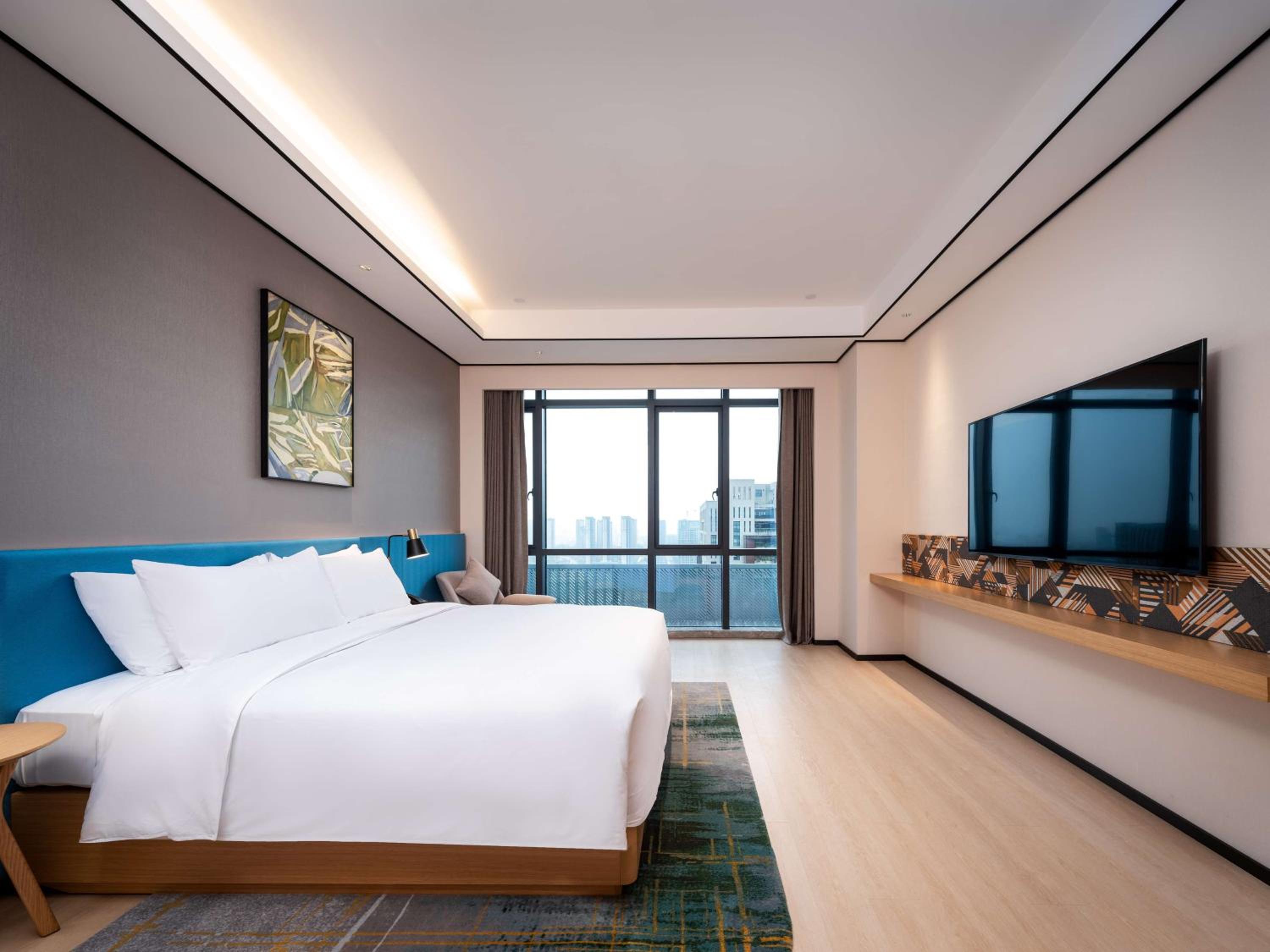 One-Bedroom King Suite - Photo 4