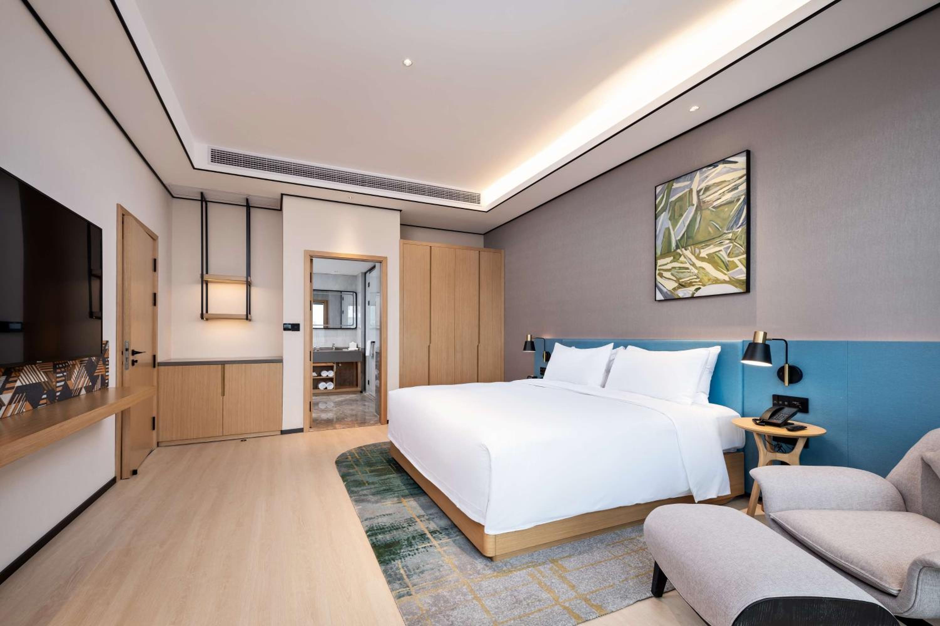 Premium King Suite - Photo 4