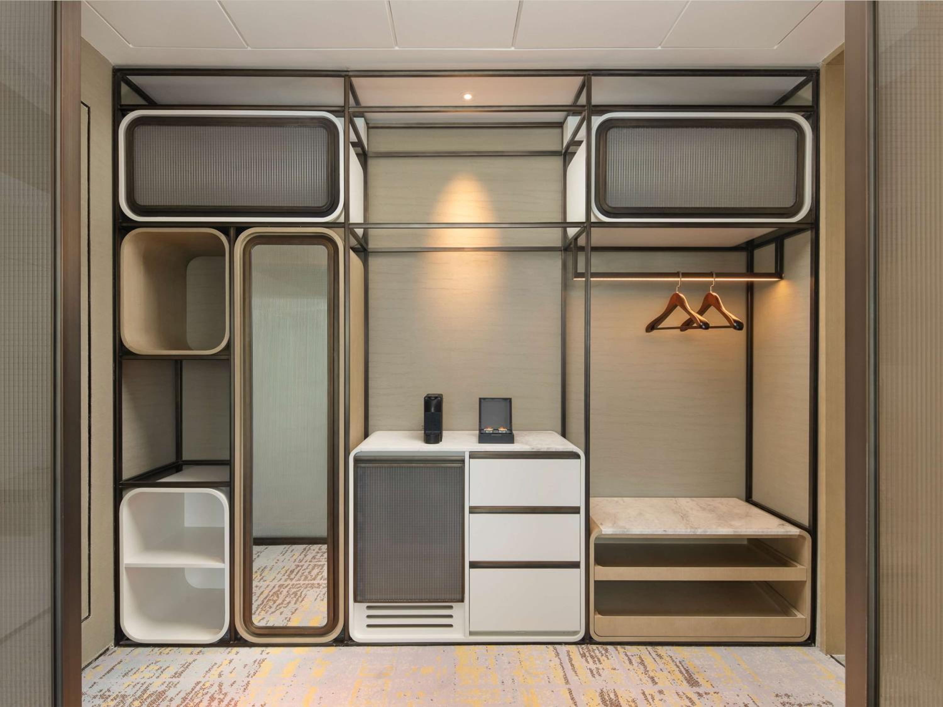 Deluxe King Room - Photo 3