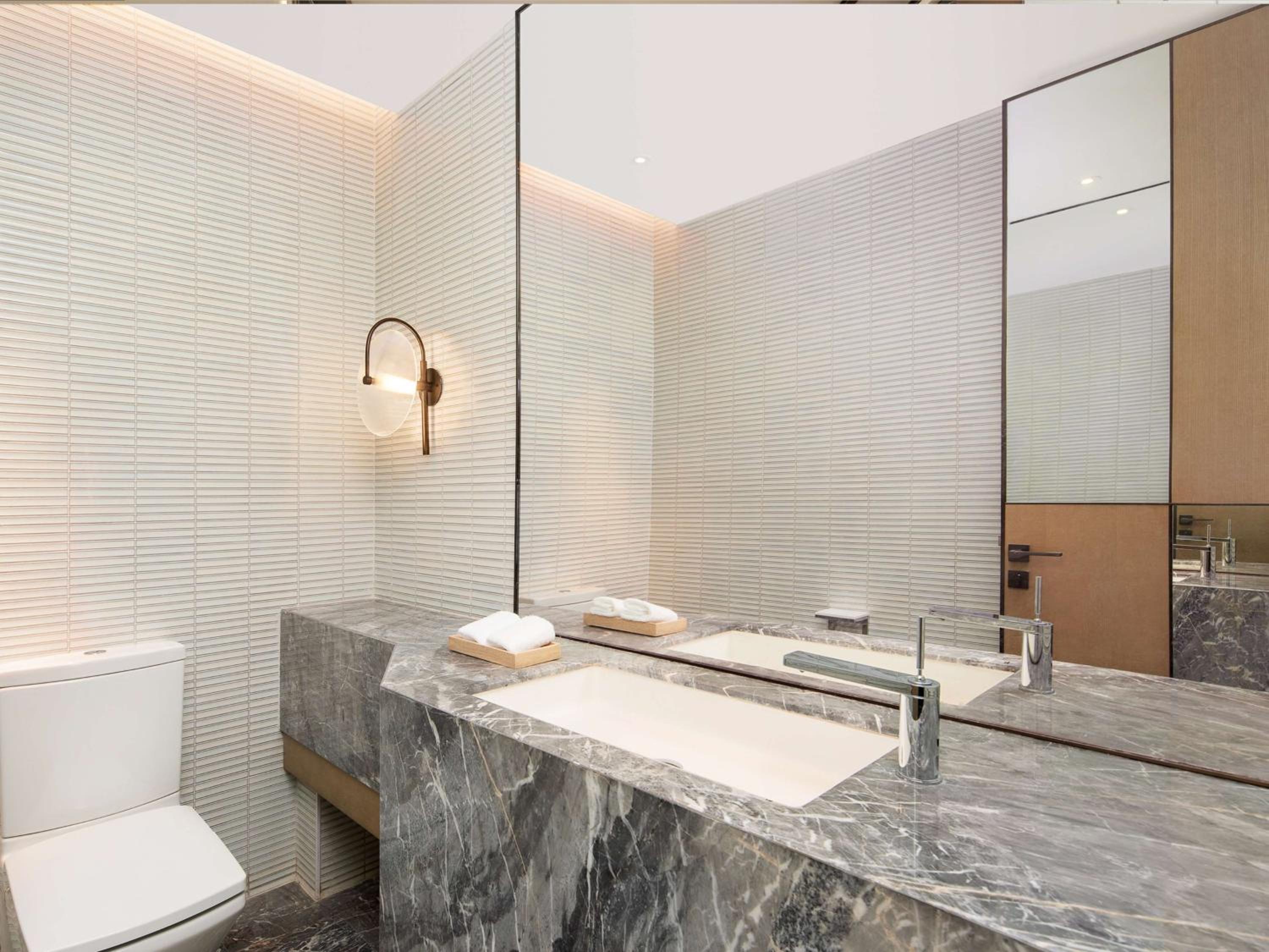 Deluxe King Suite - Photo 4