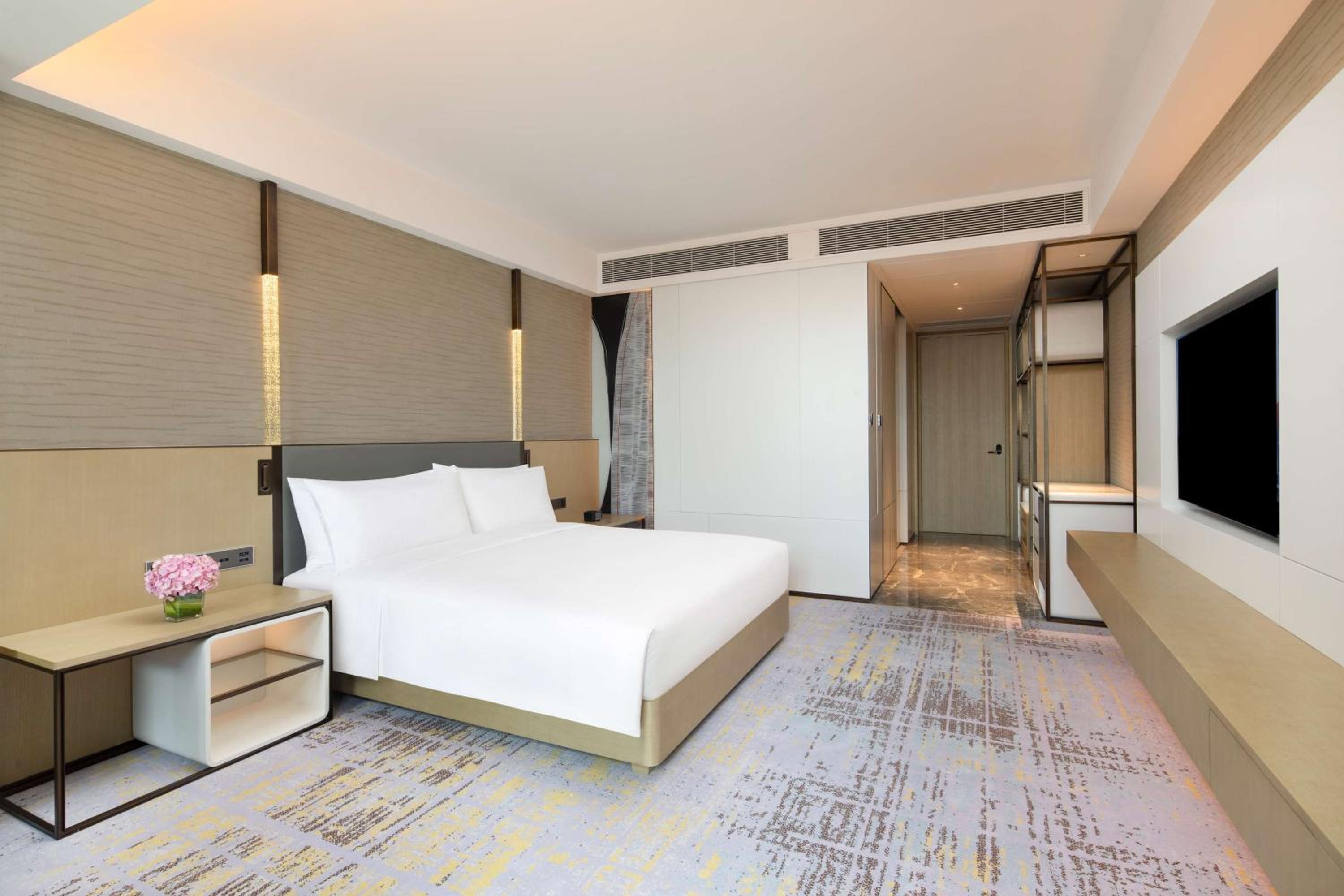 King Guest Room - Photo 3