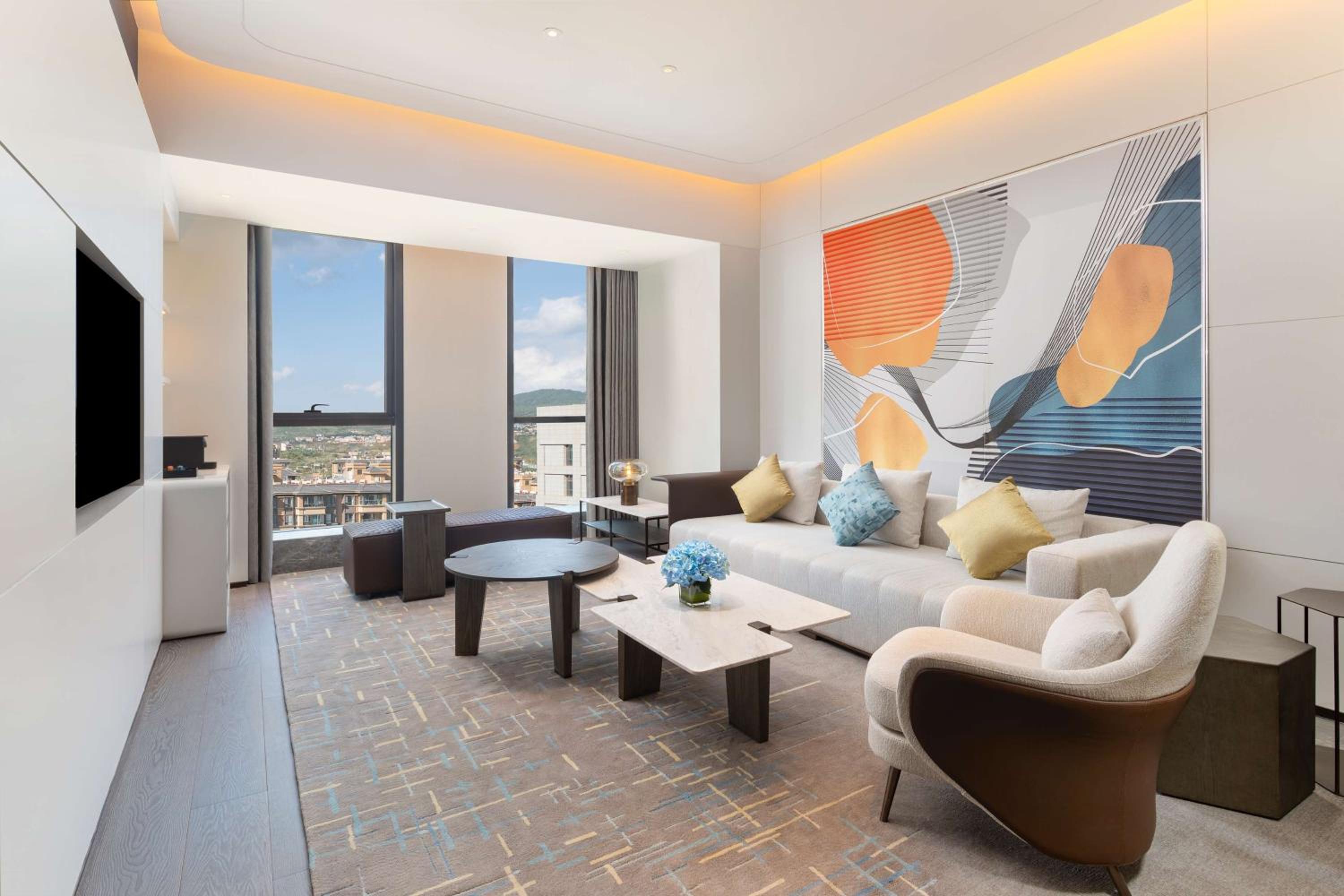 Deluxe King Suite - Photo 2
