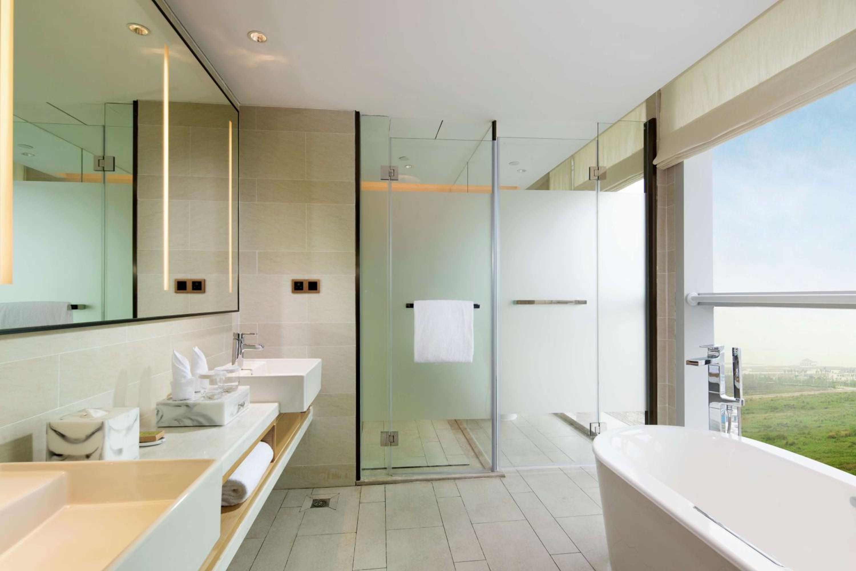 Premium King Room - Photo 3