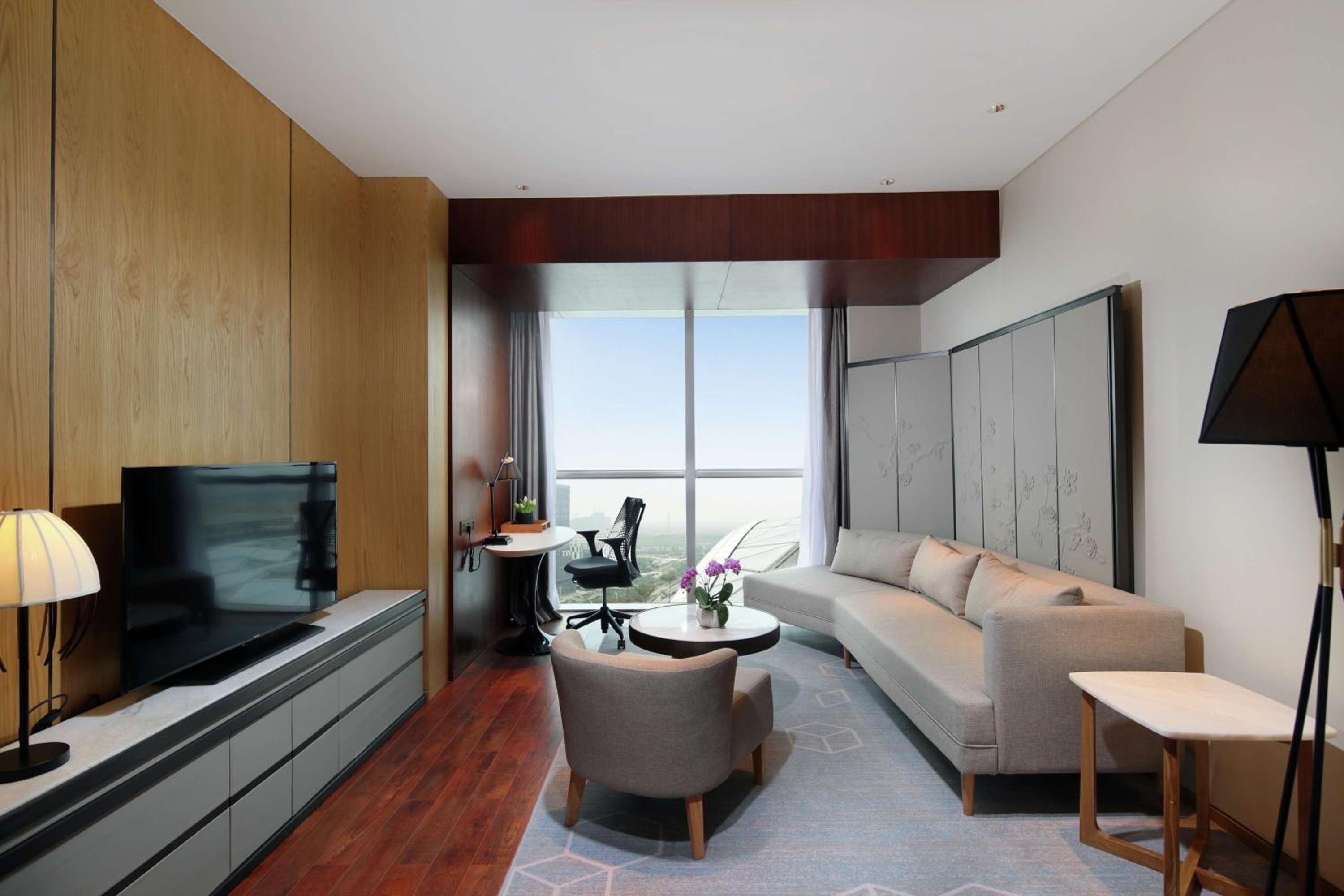 One-Bedroom Deluxe King Suite photo 1
