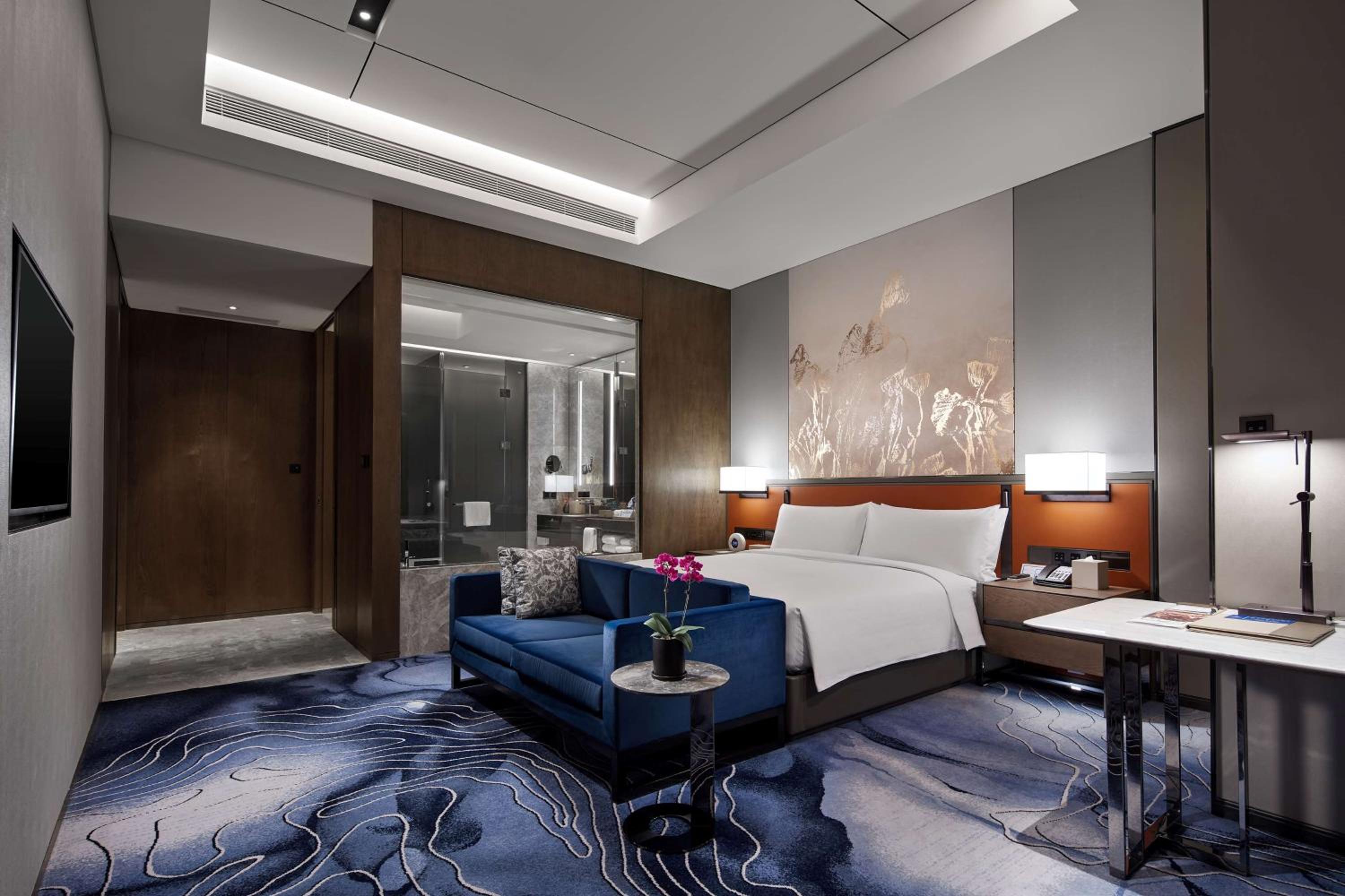 Deluxe Suite - Photo 1