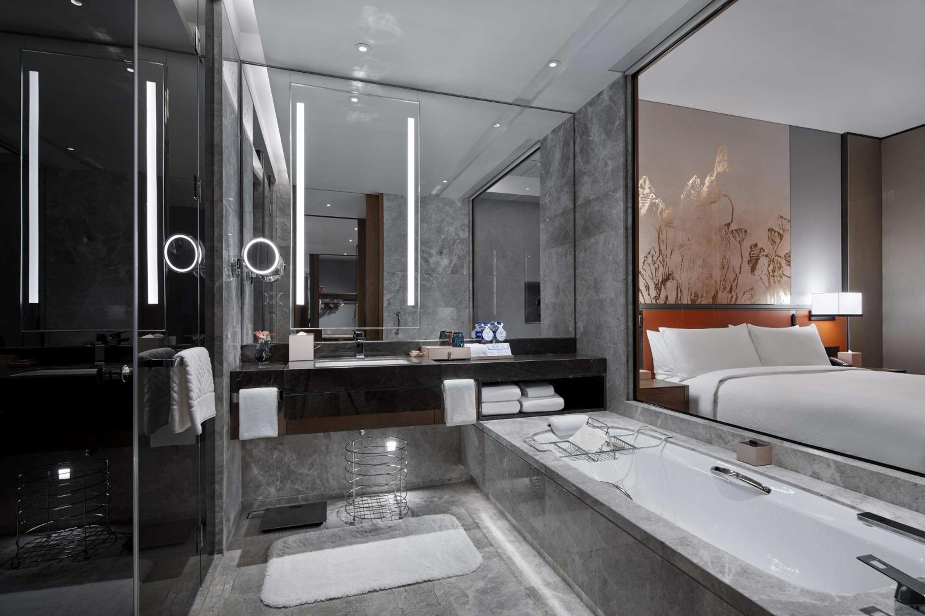 Deluxe Suite - Photo 4