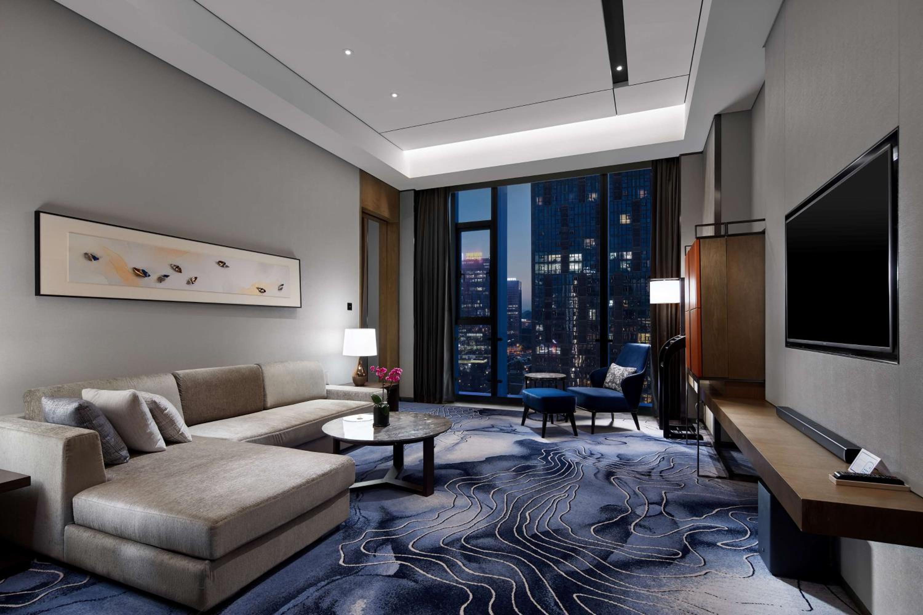 Deluxe Suite - Photo 2