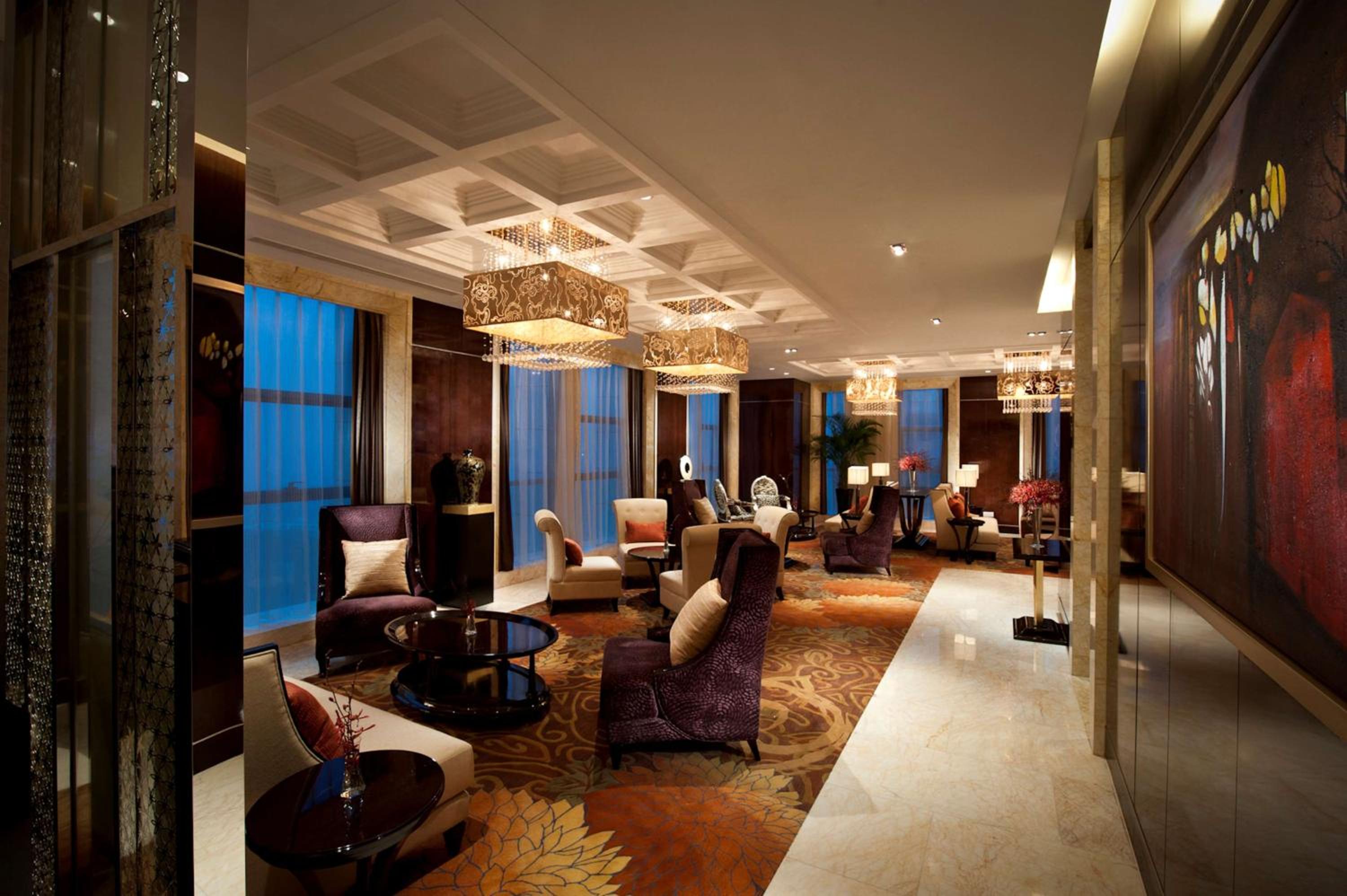 Executive King Room with Access to Executive Lounge - Photo 2