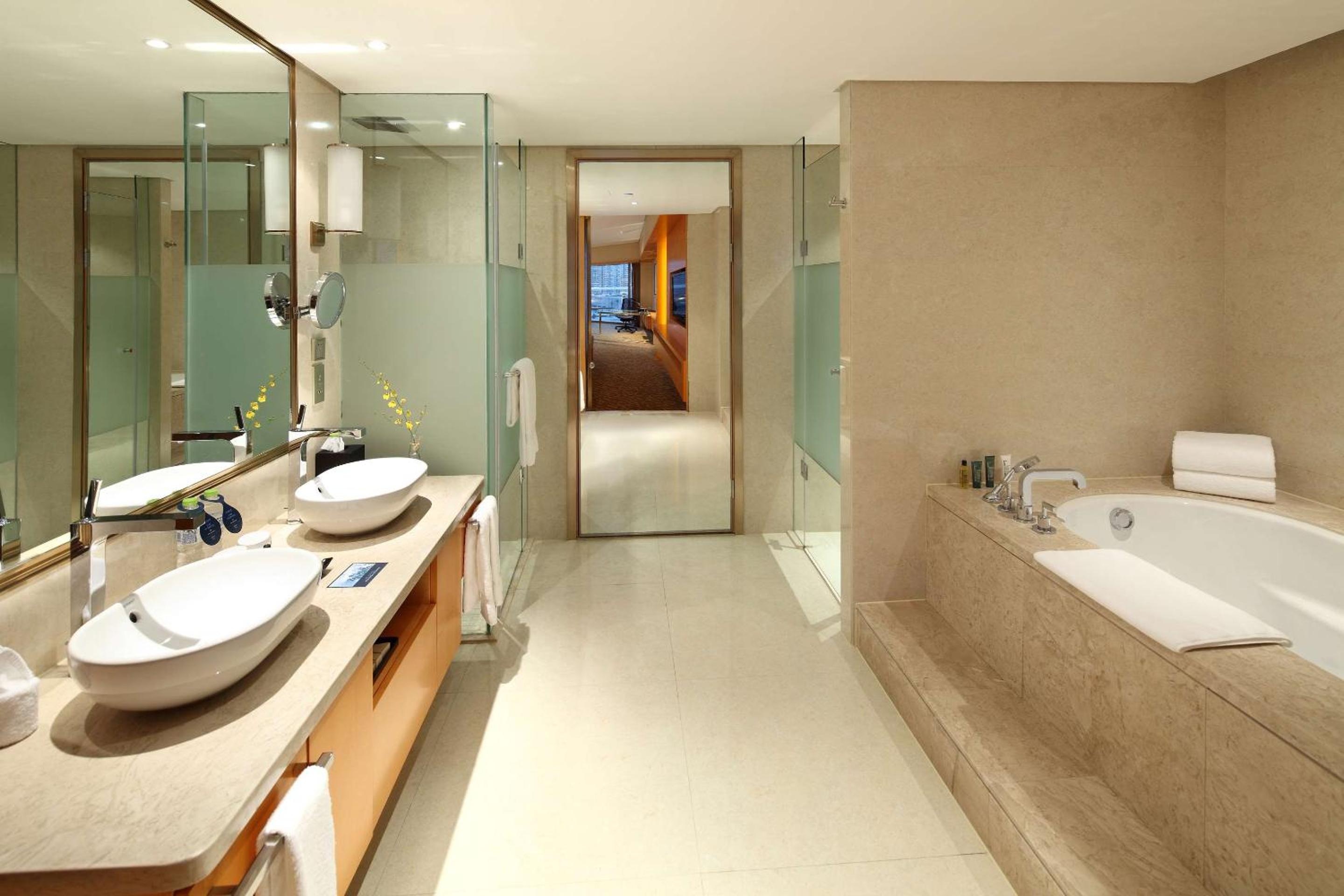 Premier King Suite - Photo 2